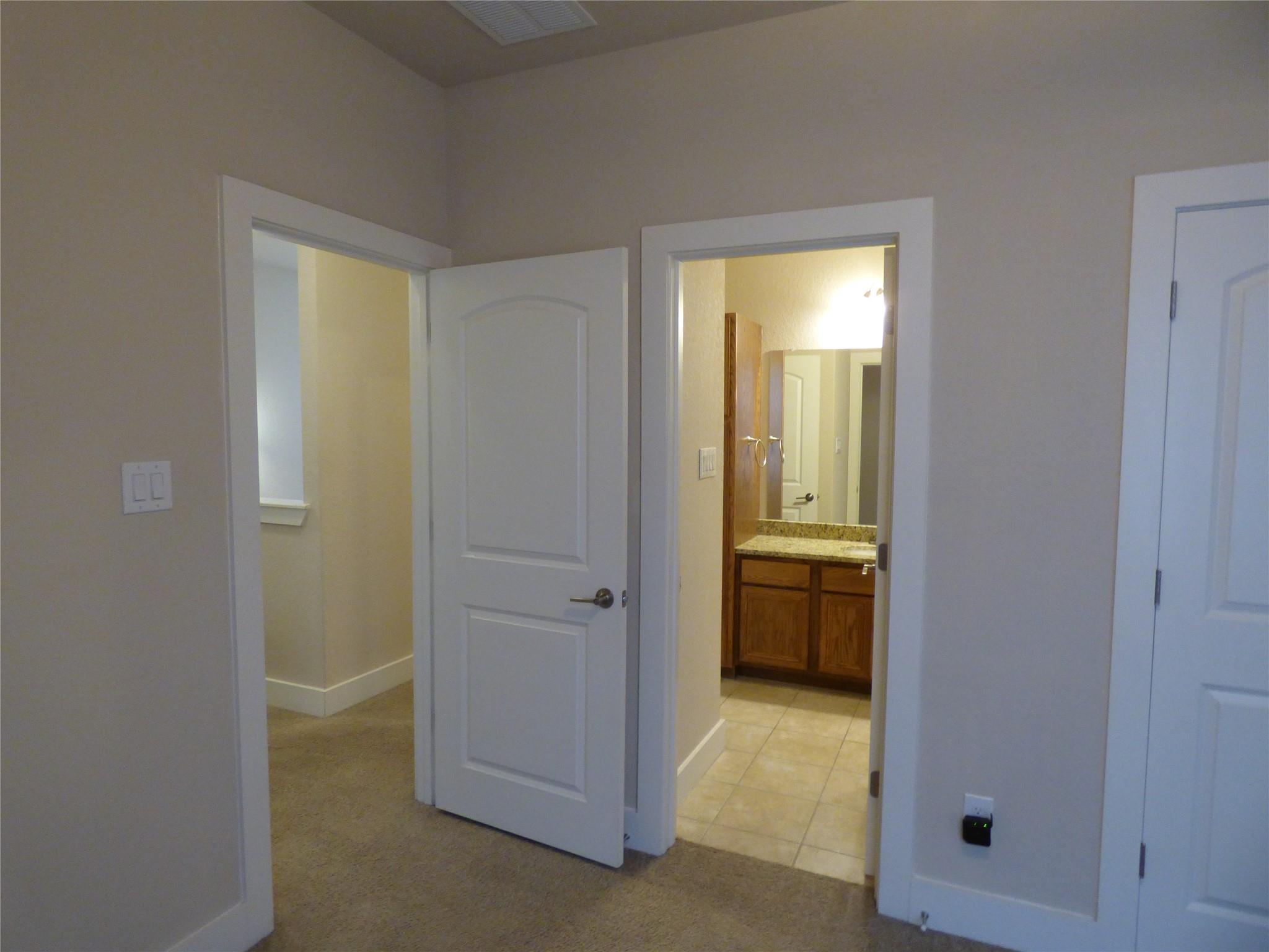 Image 24 of 39 For 918 Crystal Brook Cv