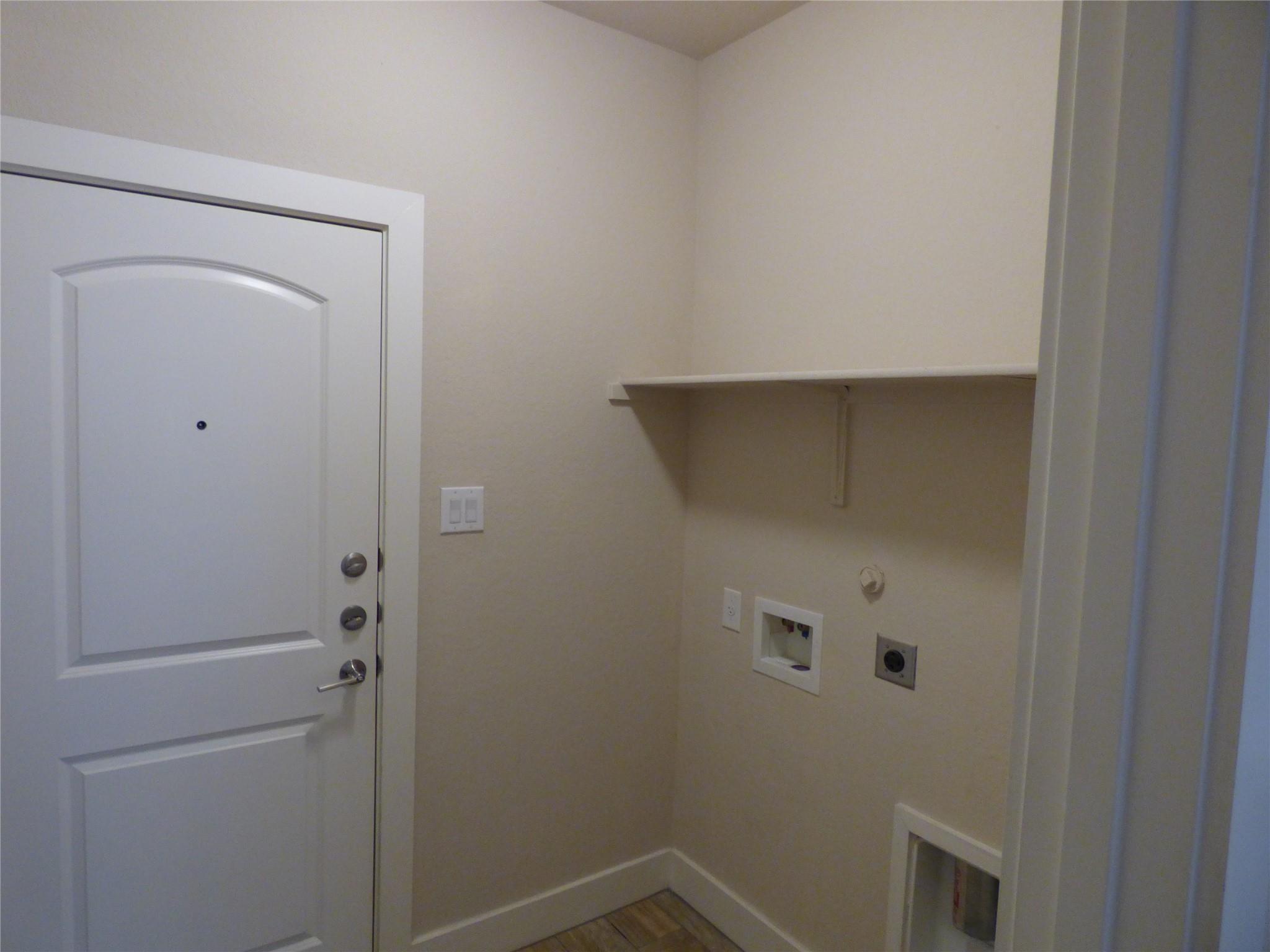 Image 25 of 39 For 918 Crystal Brook Cv