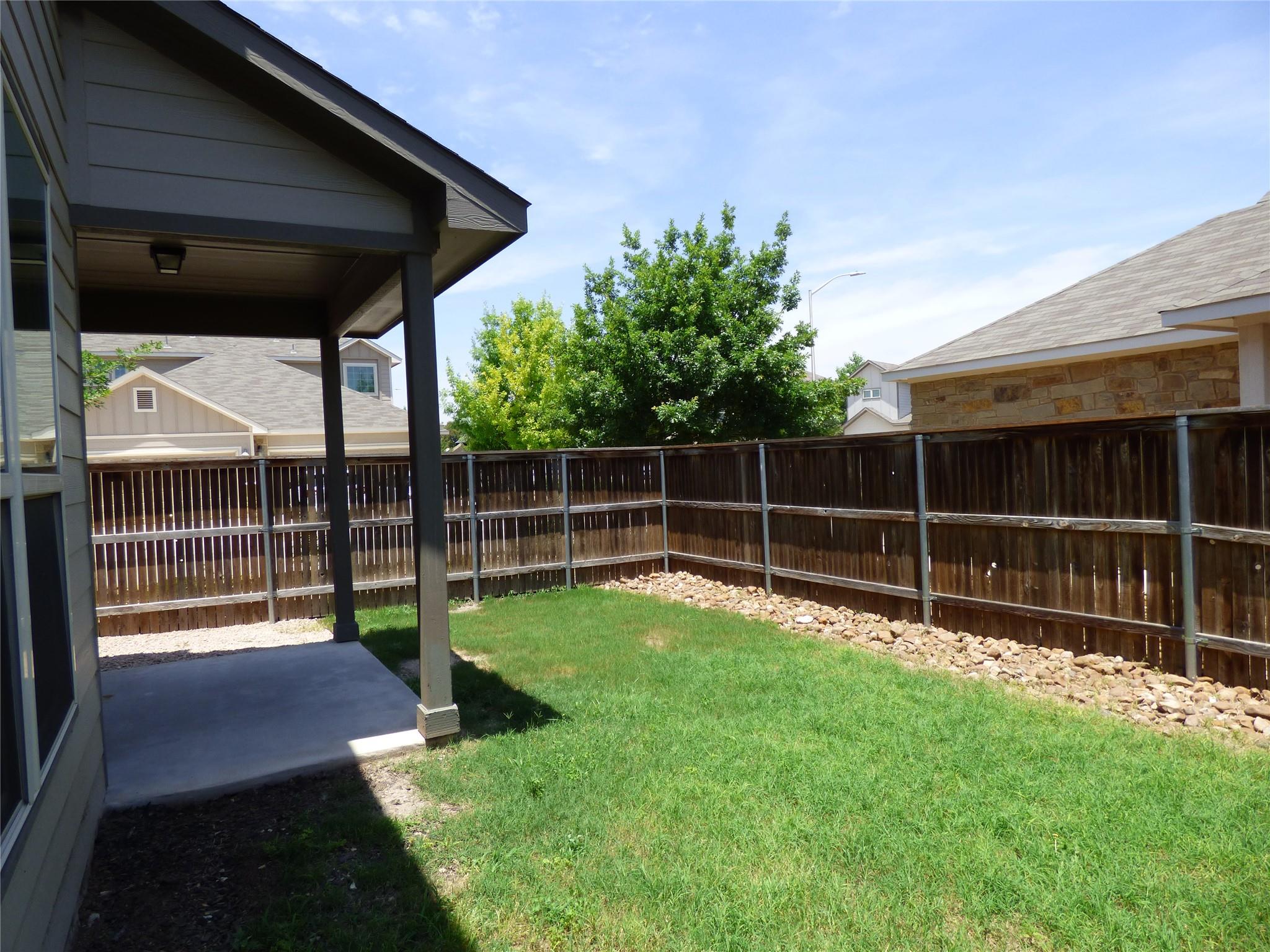 Image 27 of 39 For 918 Crystal Brook Cv