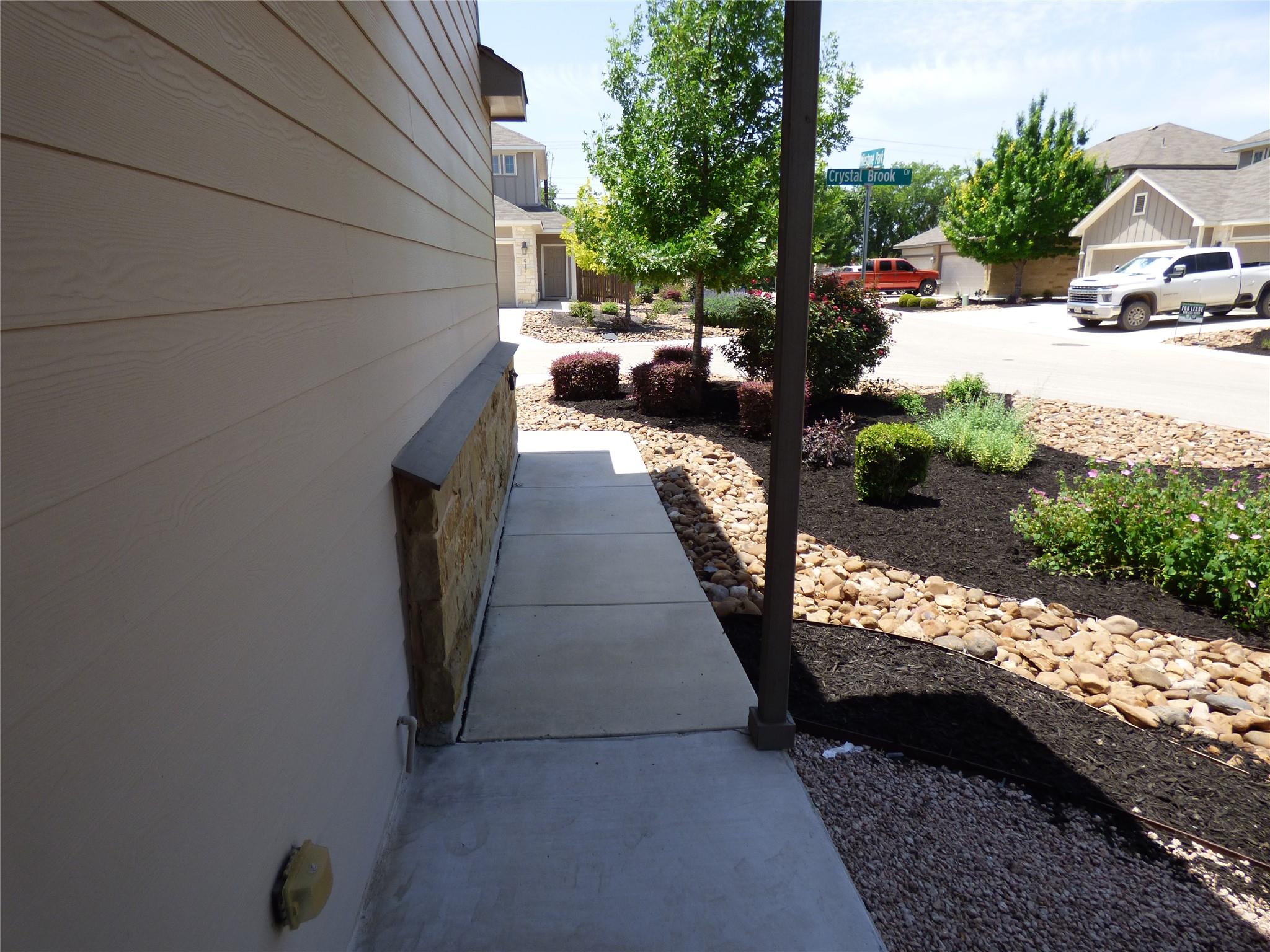 Image 3 of 39 For 918 Crystal Brook Cv