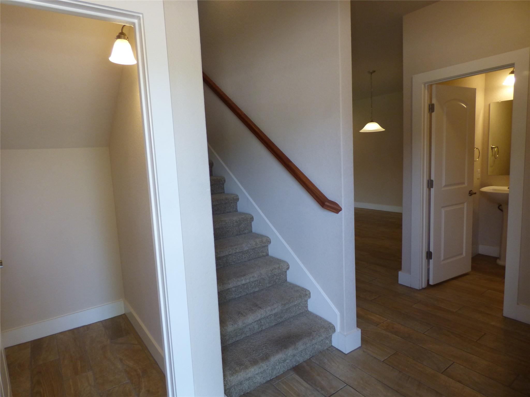 Image 31 of 39 For 918 Crystal Brook Cv