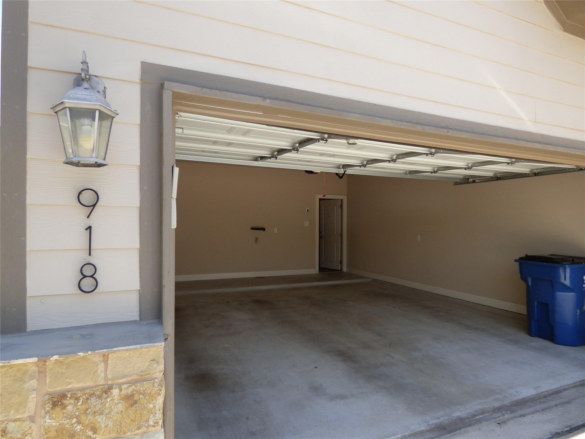 Image 32 of 39 For 918 Crystal Brook Cv