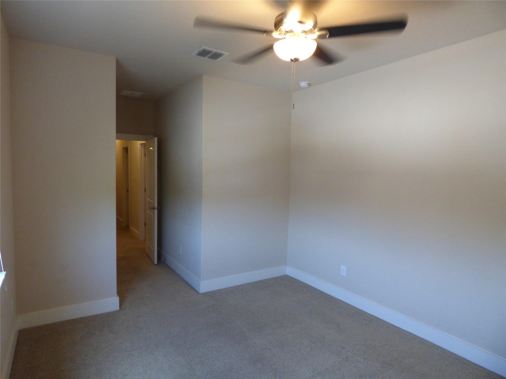 Image 34 of 39 For 918 Crystal Brook Cv