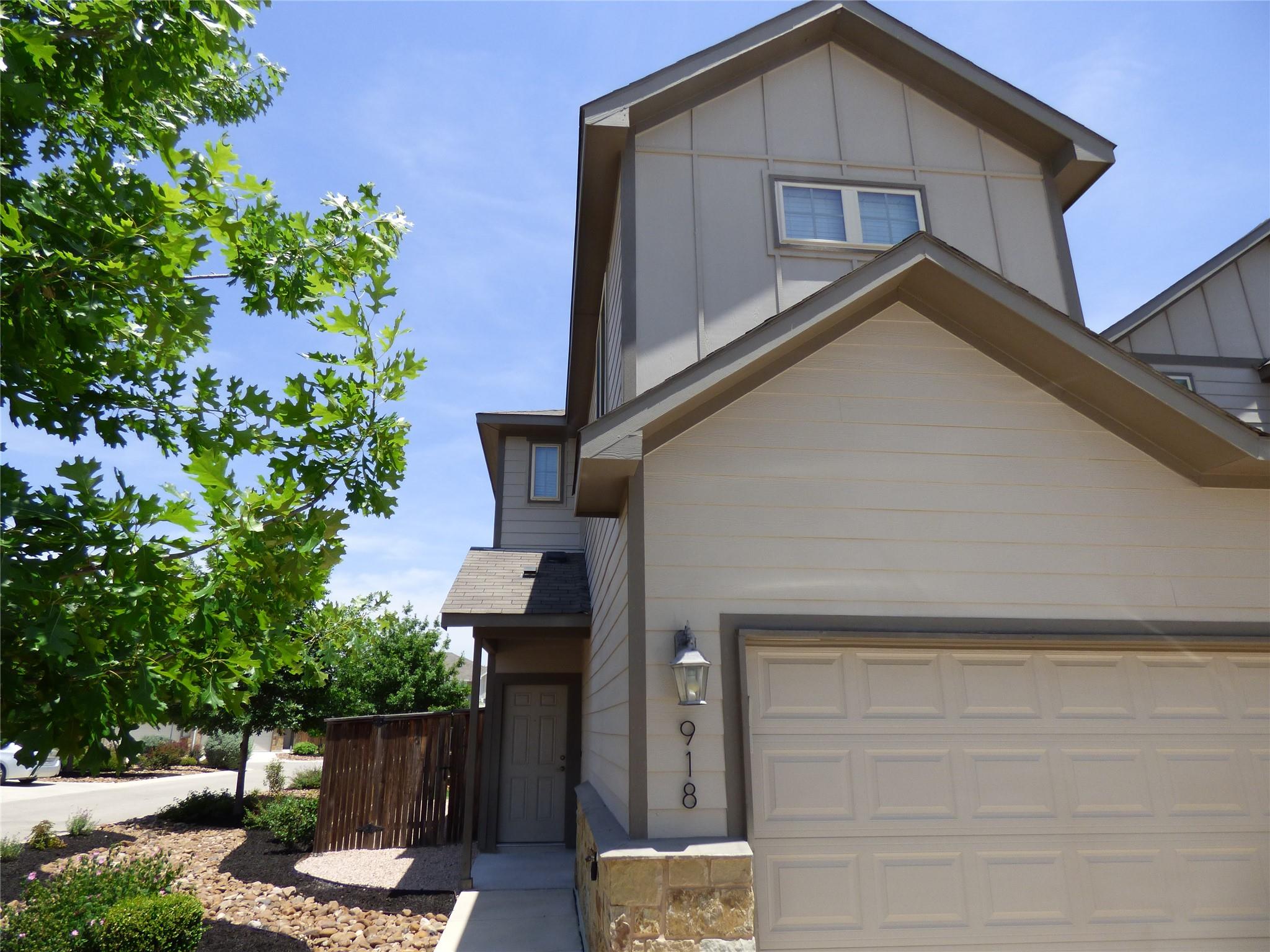 Image 35 of 39 For 918 Crystal Brook Cv