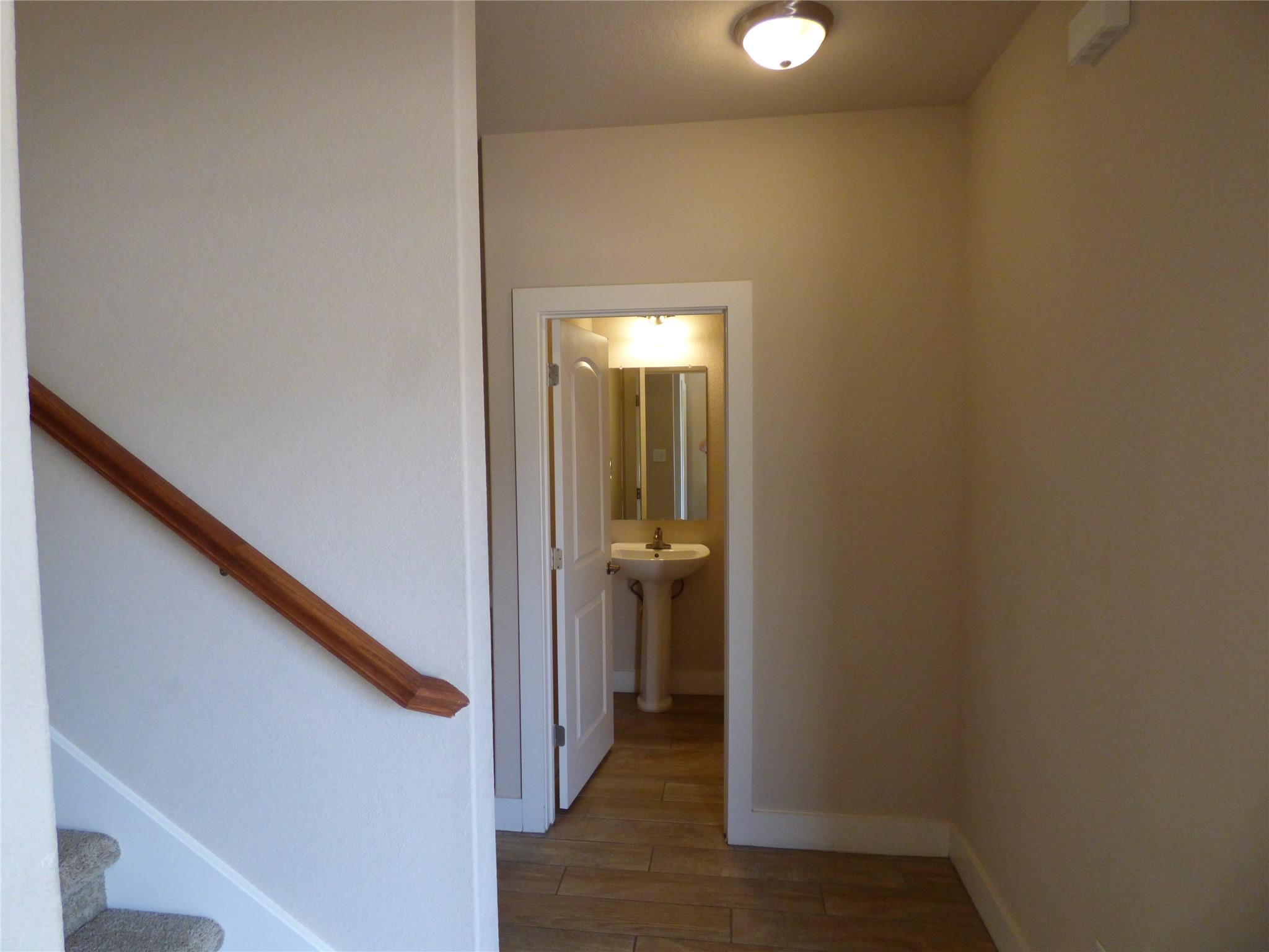 Image 4 of 39 For 918 Crystal Brook Cv