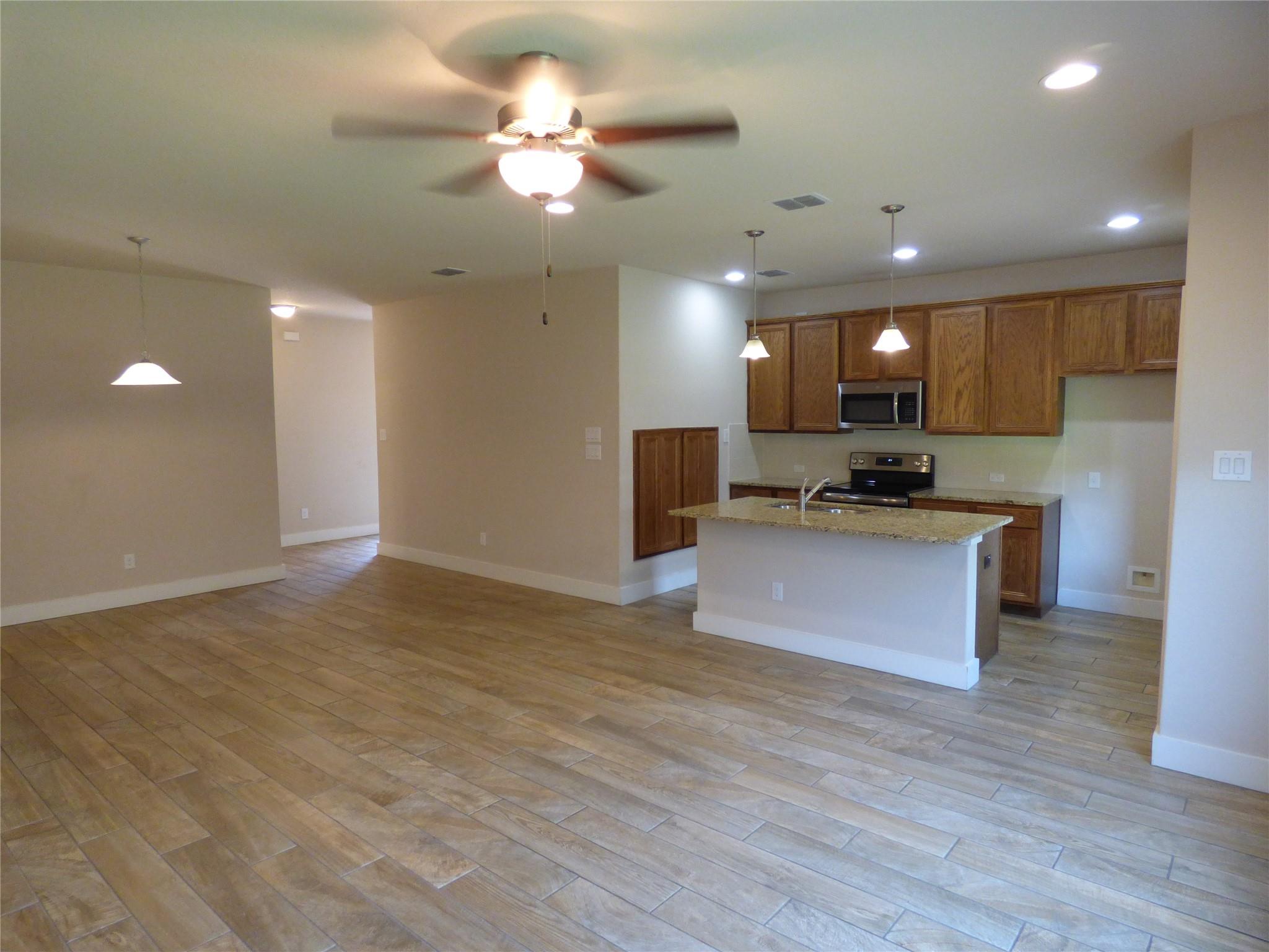 Image 5 of 39 For 918 Crystal Brook Cv