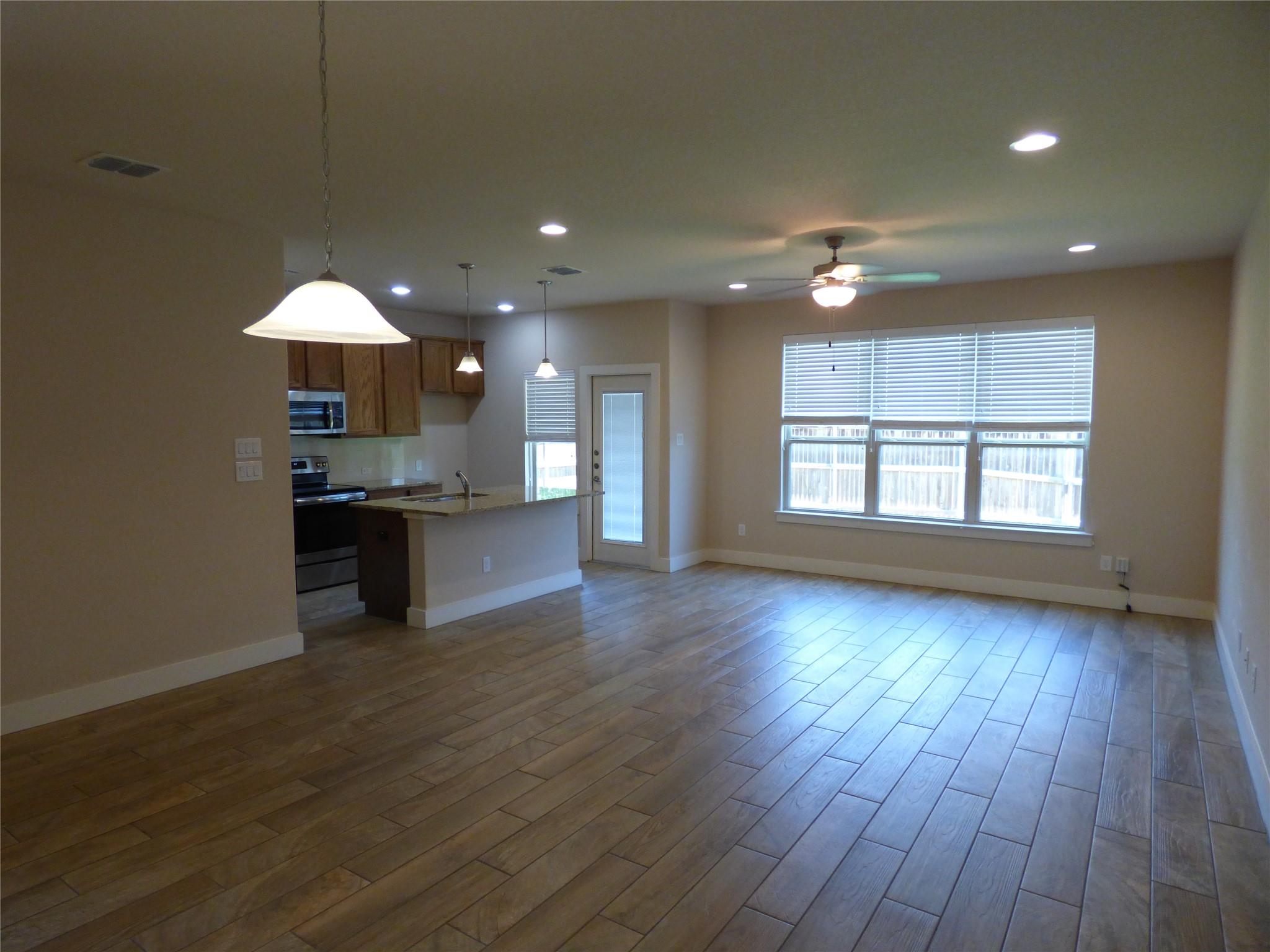 Image 6 of 39 For 918 Crystal Brook Cv