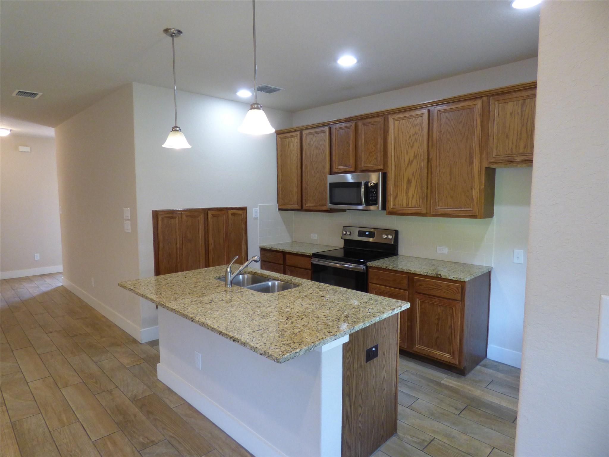 Image 8 of 39 For 918 Crystal Brook Cv