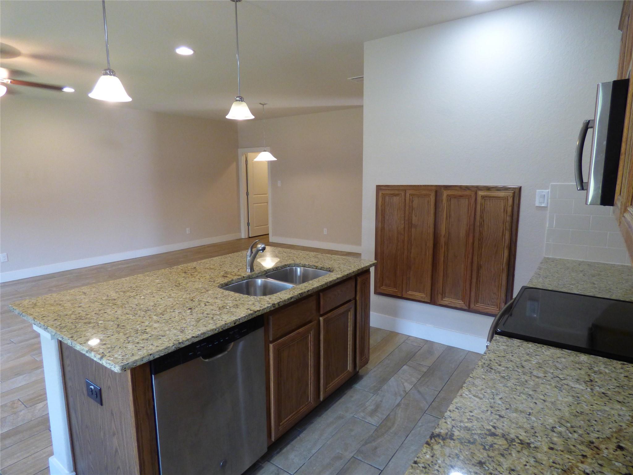 Image 9 of 39 For 918 Crystal Brook Cv