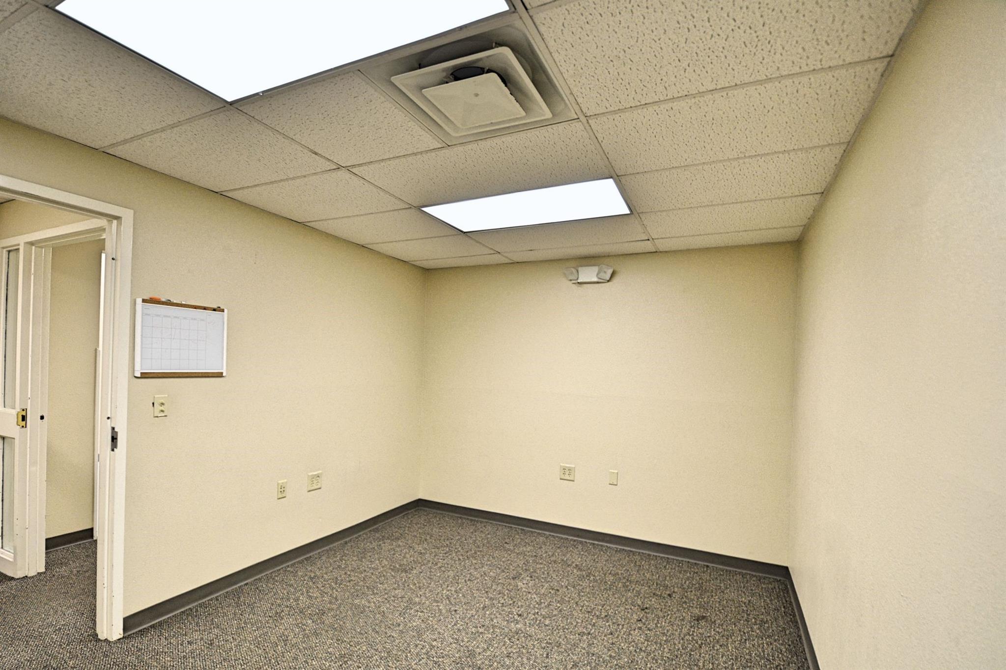 Image 16 of 40 For 109 River St