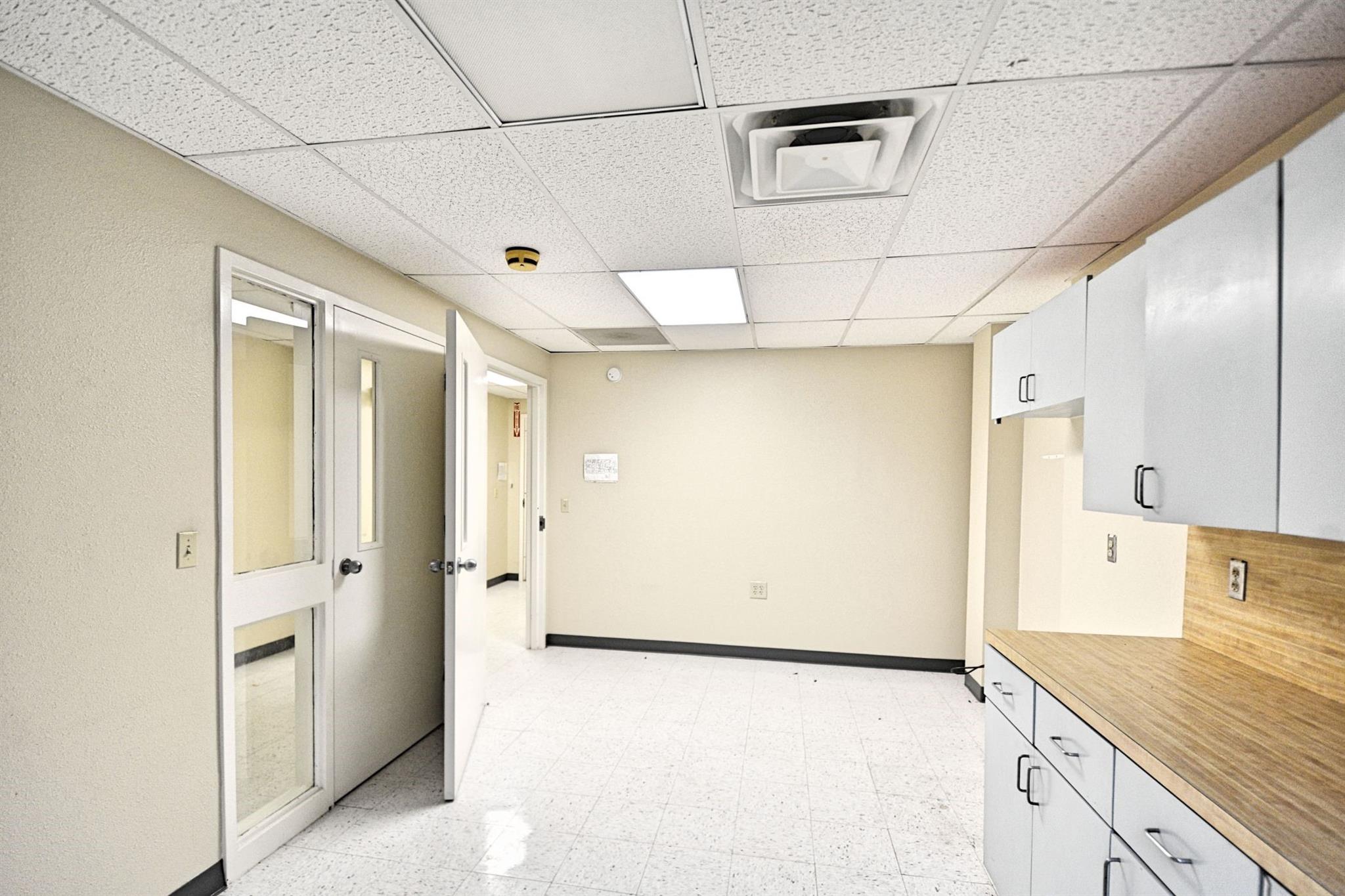 Image 21 of 40 For 109 River St