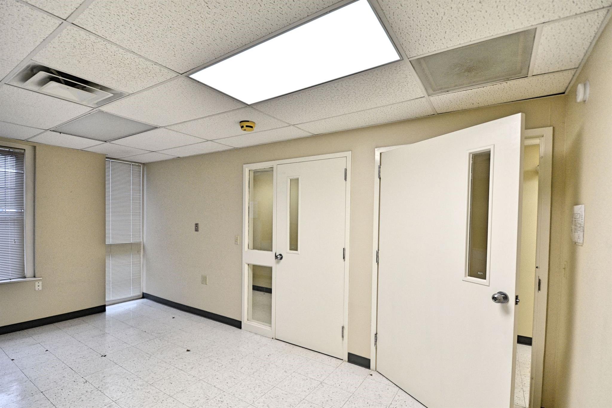 Image 22 of 40 For 109 River St