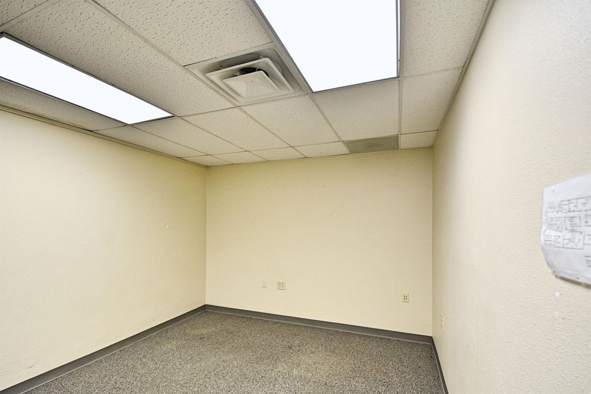 Image 23 of 40 For 109 River St