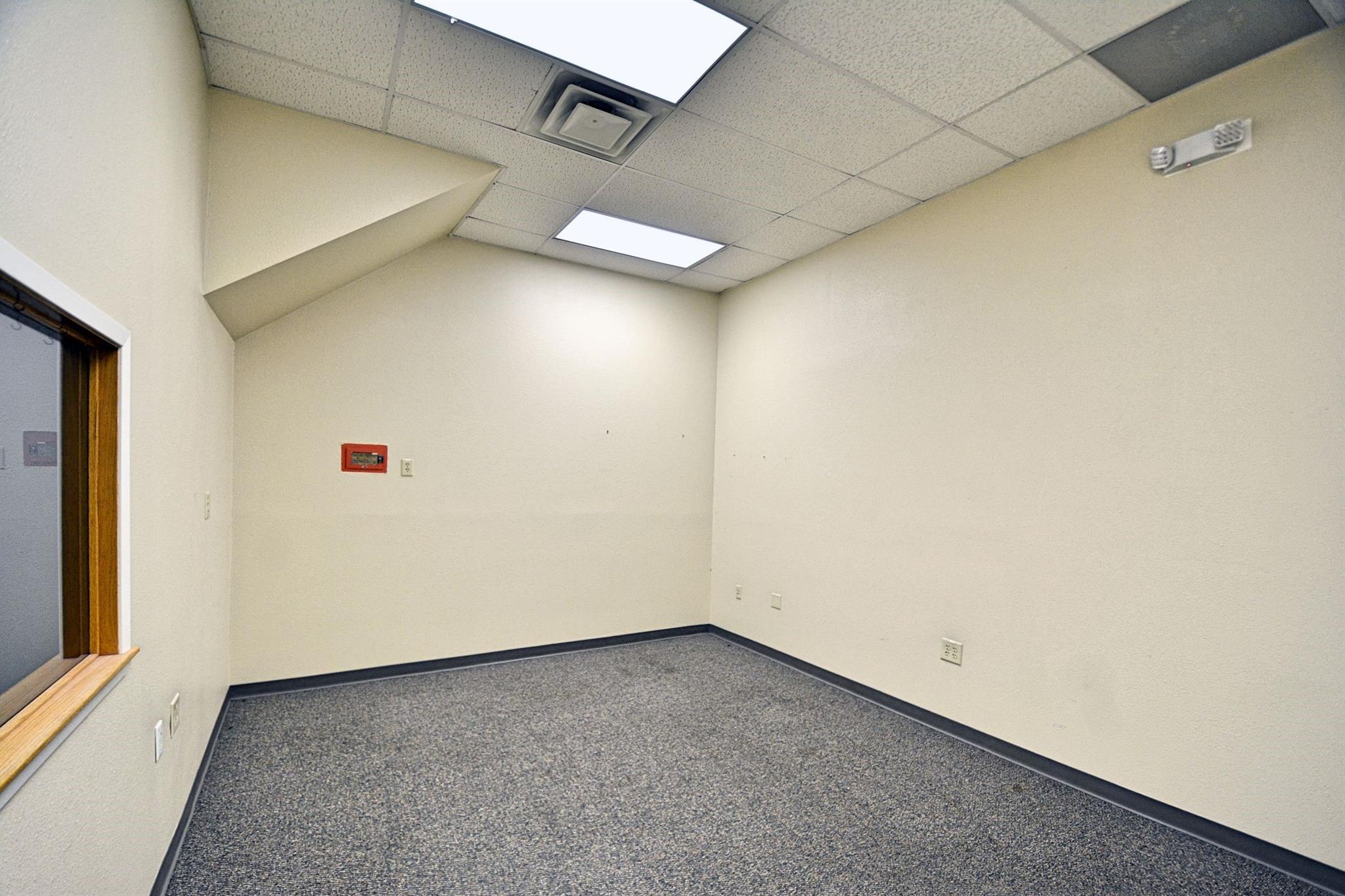 Image 28 of 40 For 109 River St