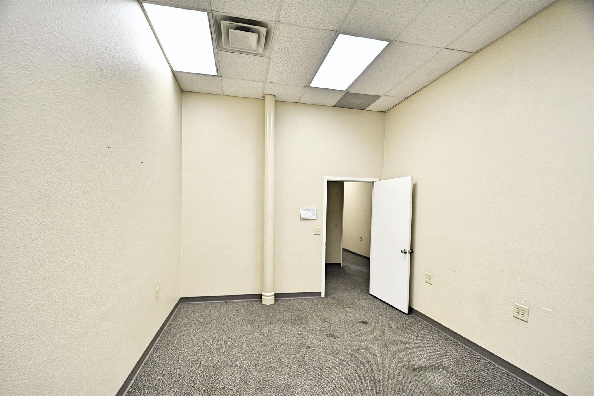 Image 33 of 40 For 109 River St