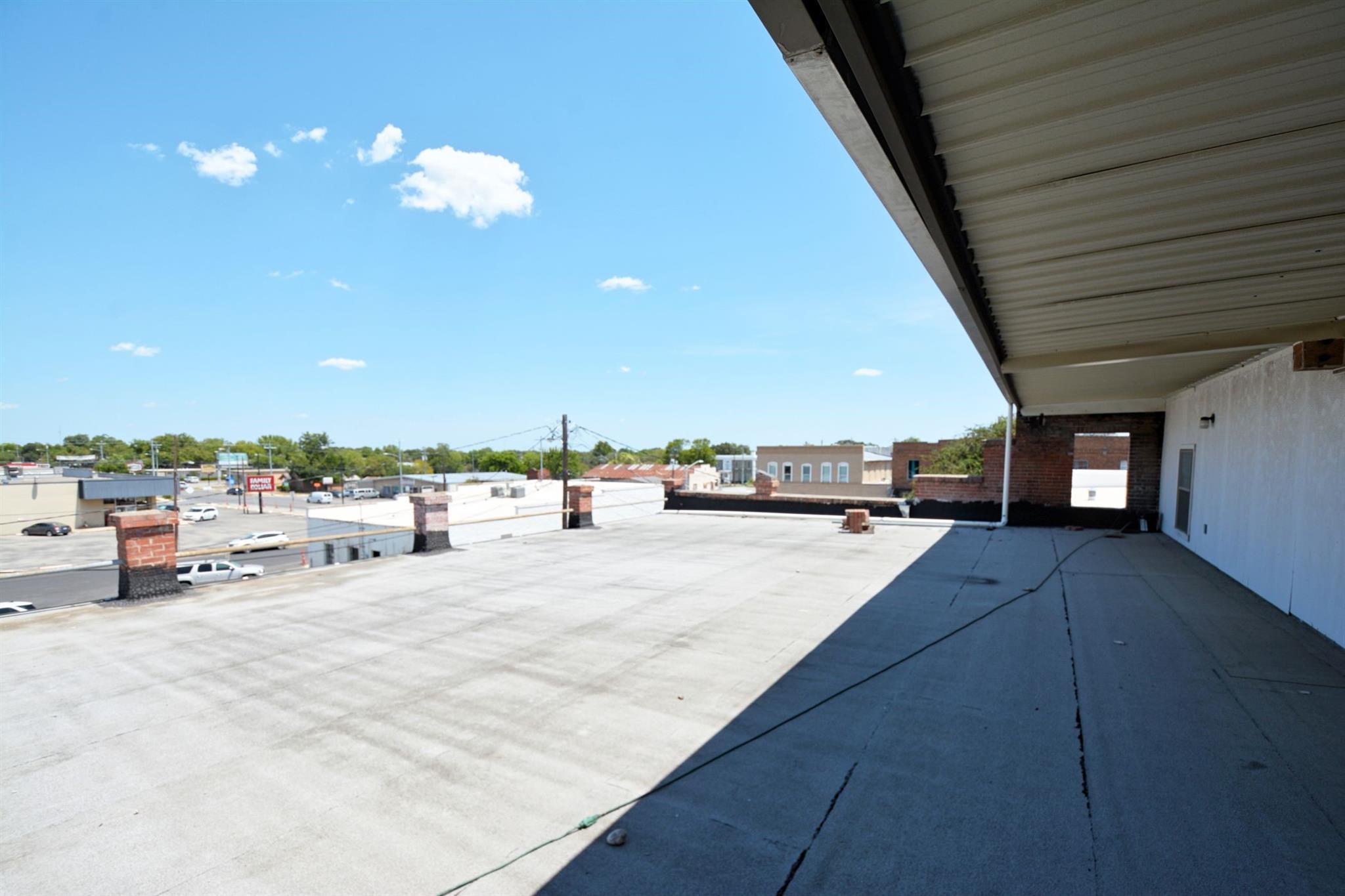 Image 37 of 40 For 109 River St