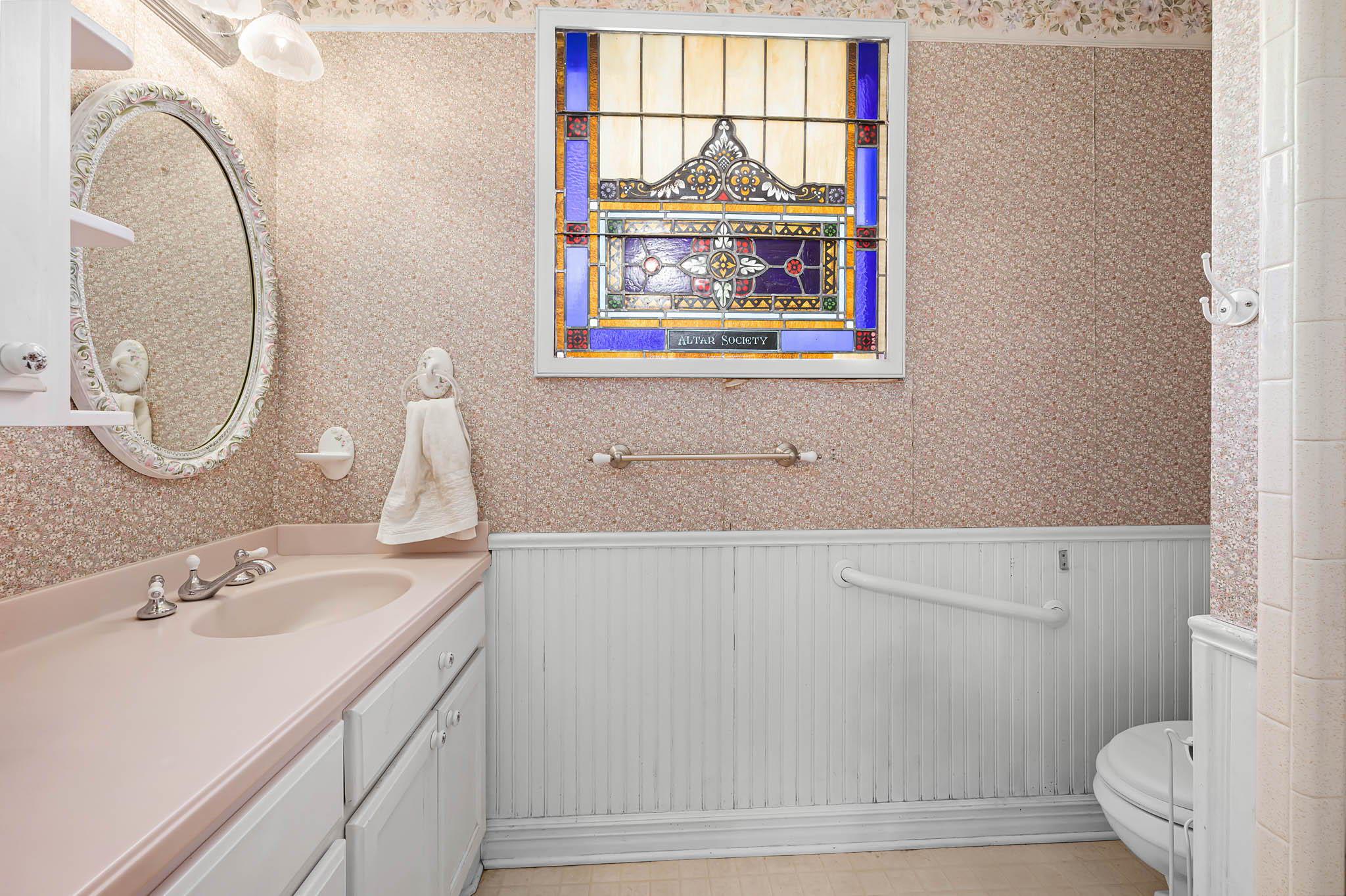 Image 14 of 39 For 633 Castell Ave