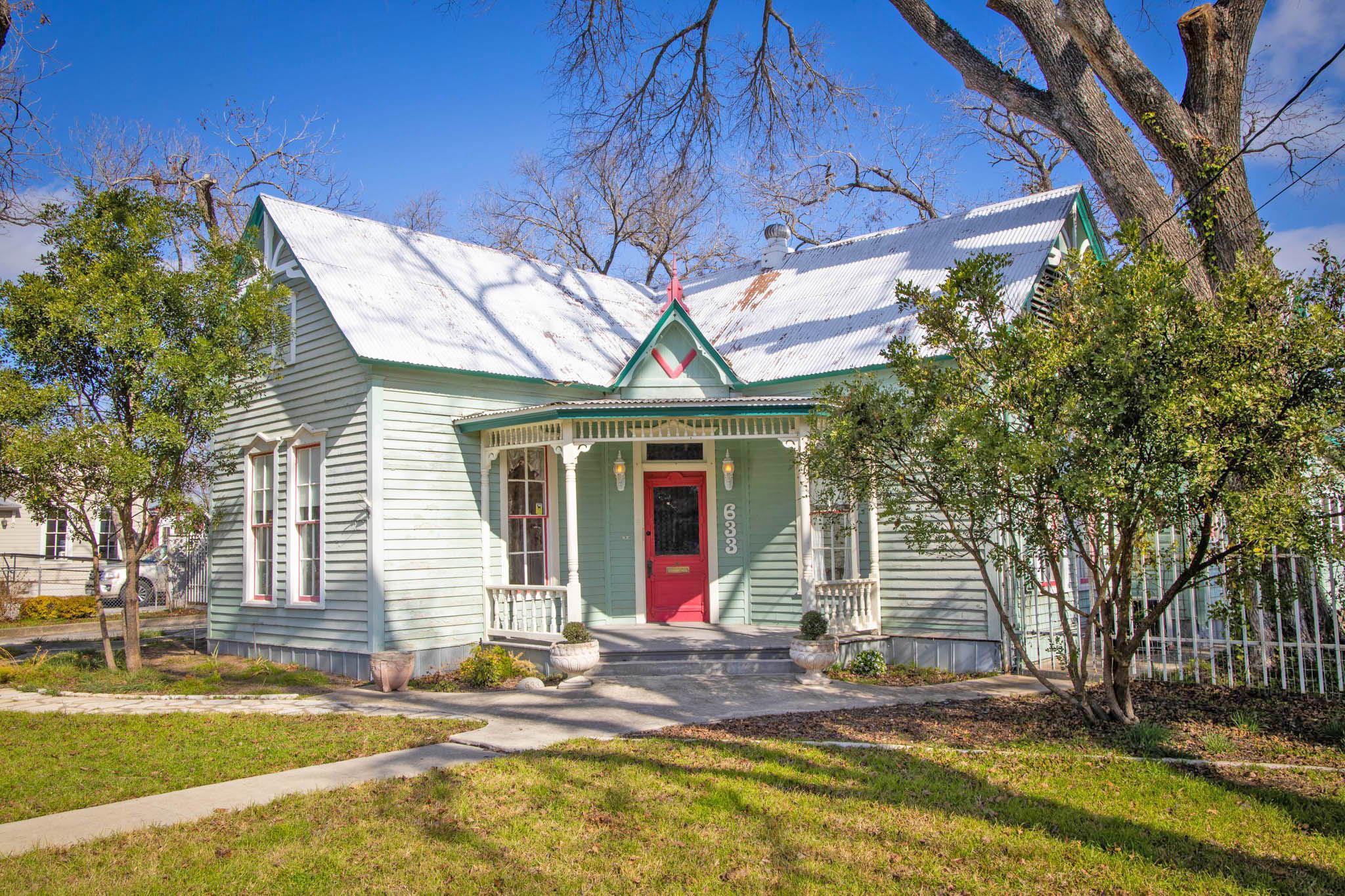 Image 2 of 39 For 633 Castell Ave