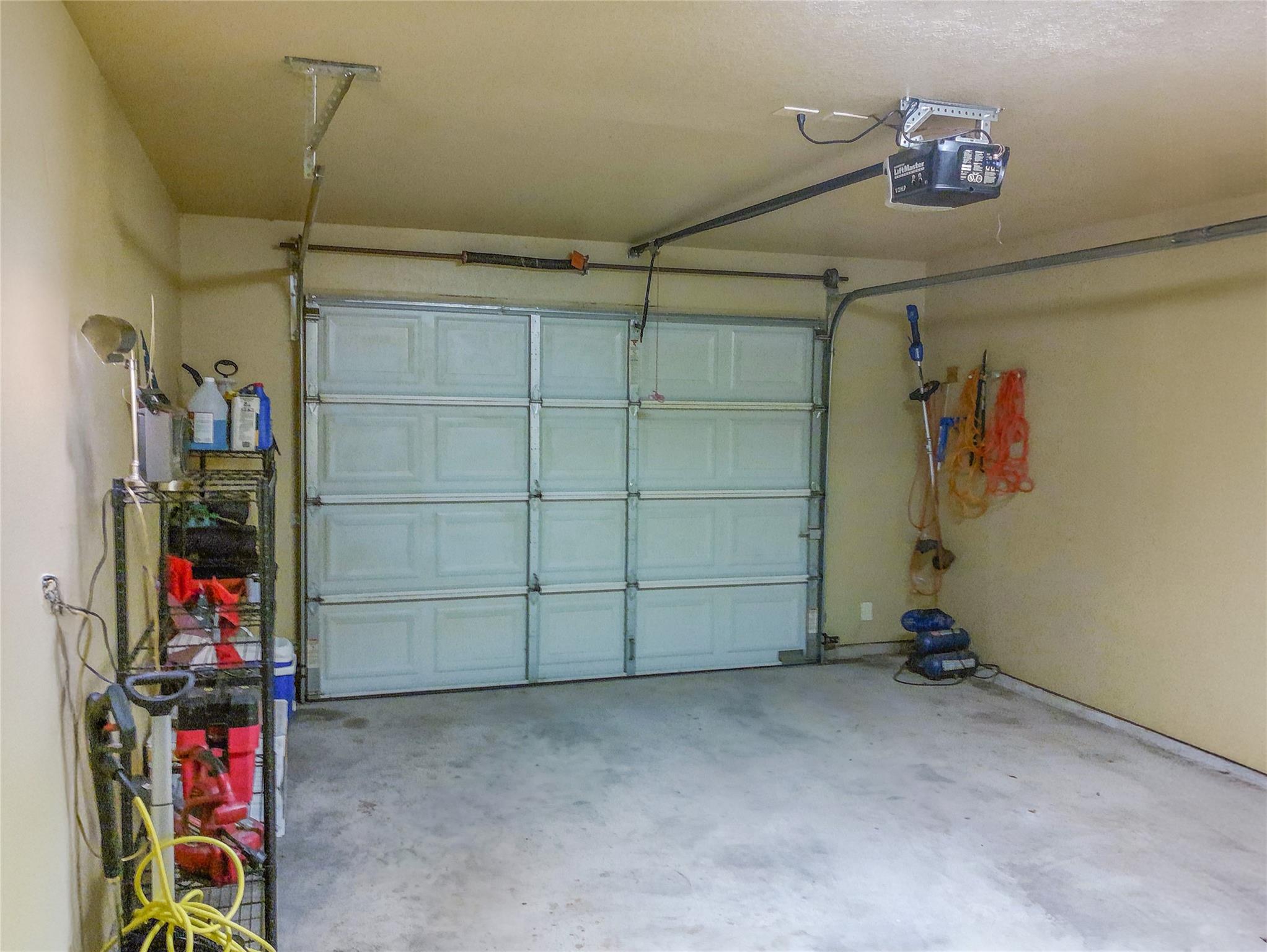 Image 33 of 40 For 107 Garrett Way