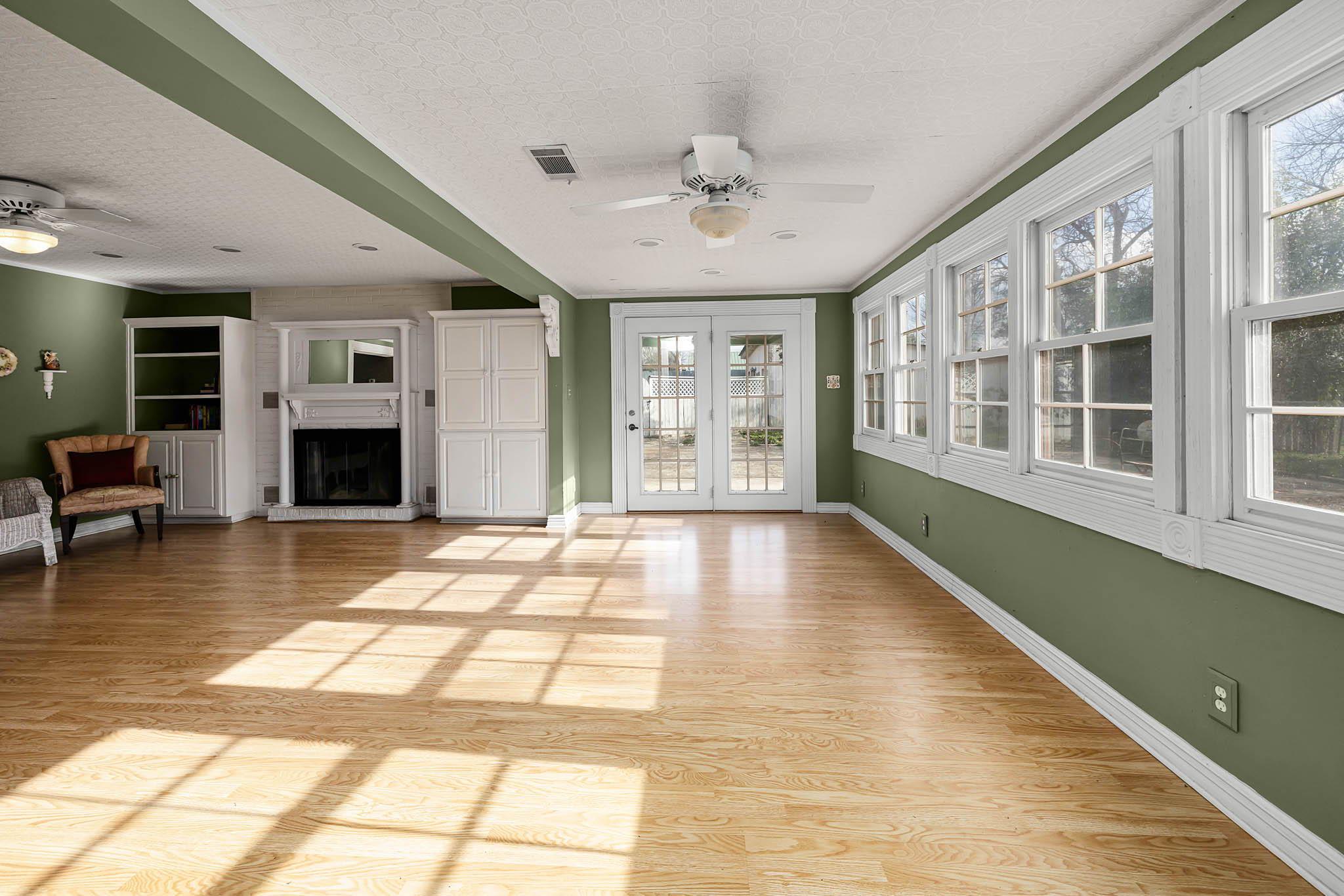 Image 14 of 40 For 633 Castell Ave