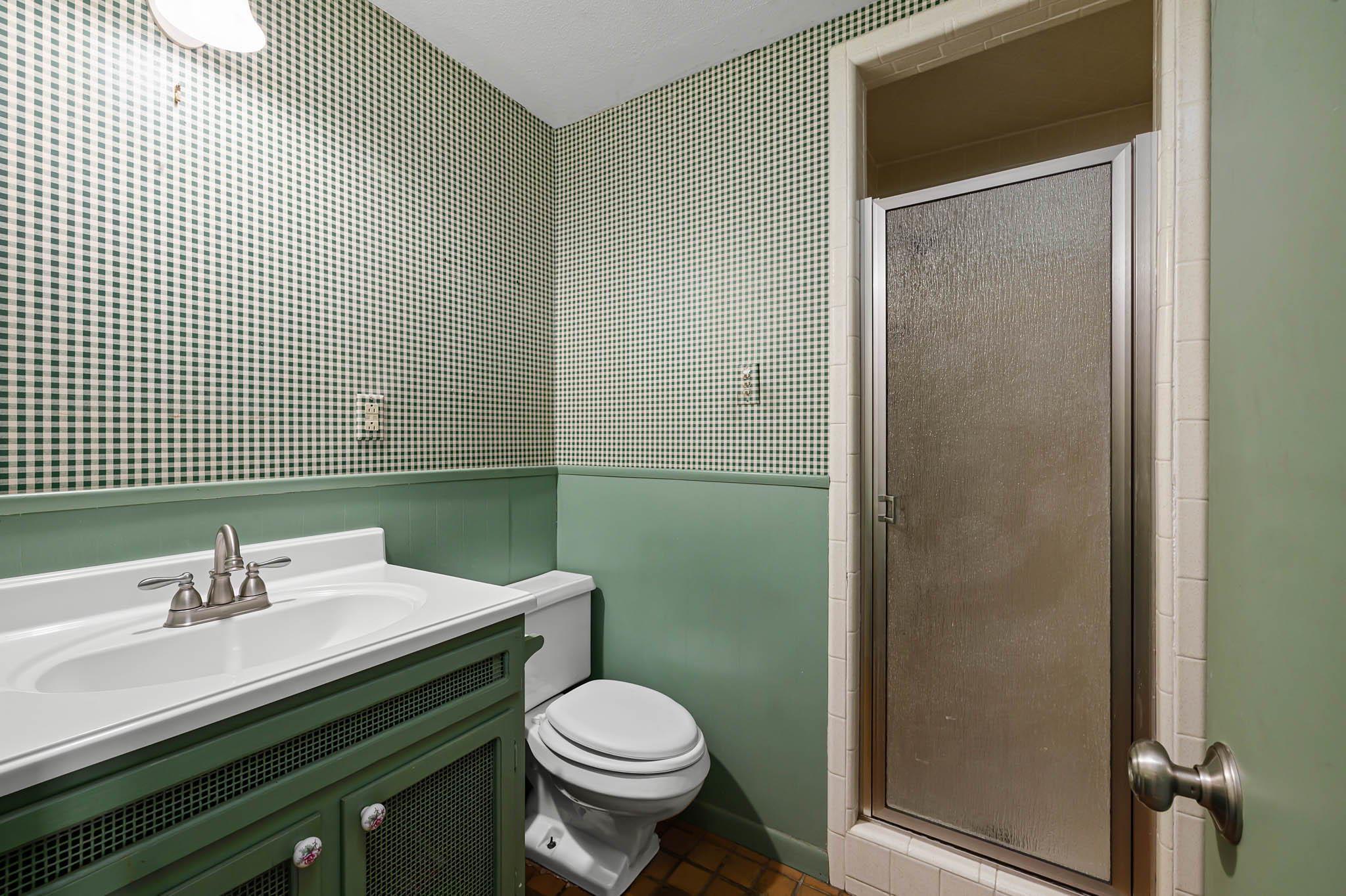 Image 16 of 40 For 633 Castell Ave