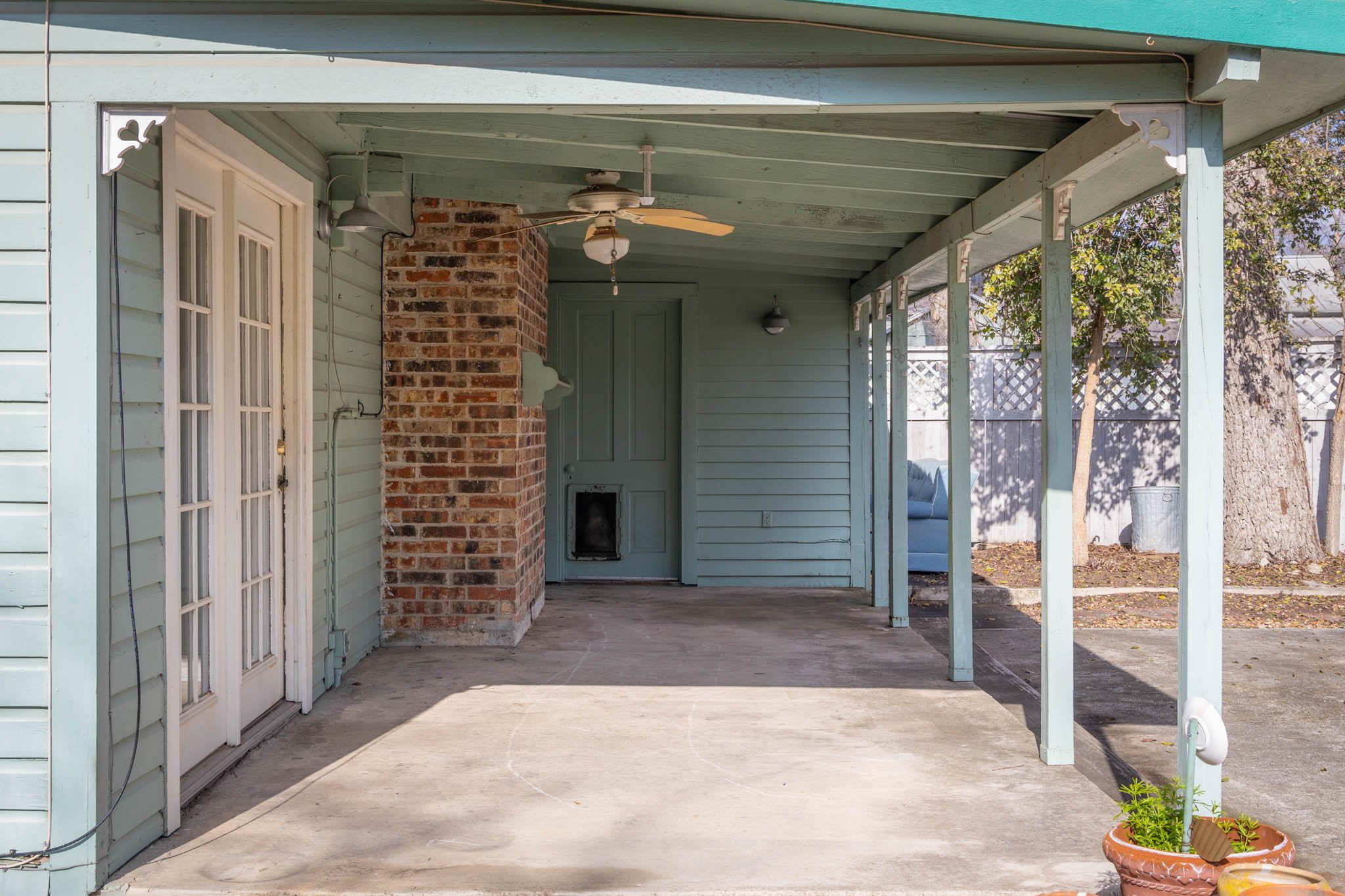 Image 26 of 40 For 633 Castell Ave