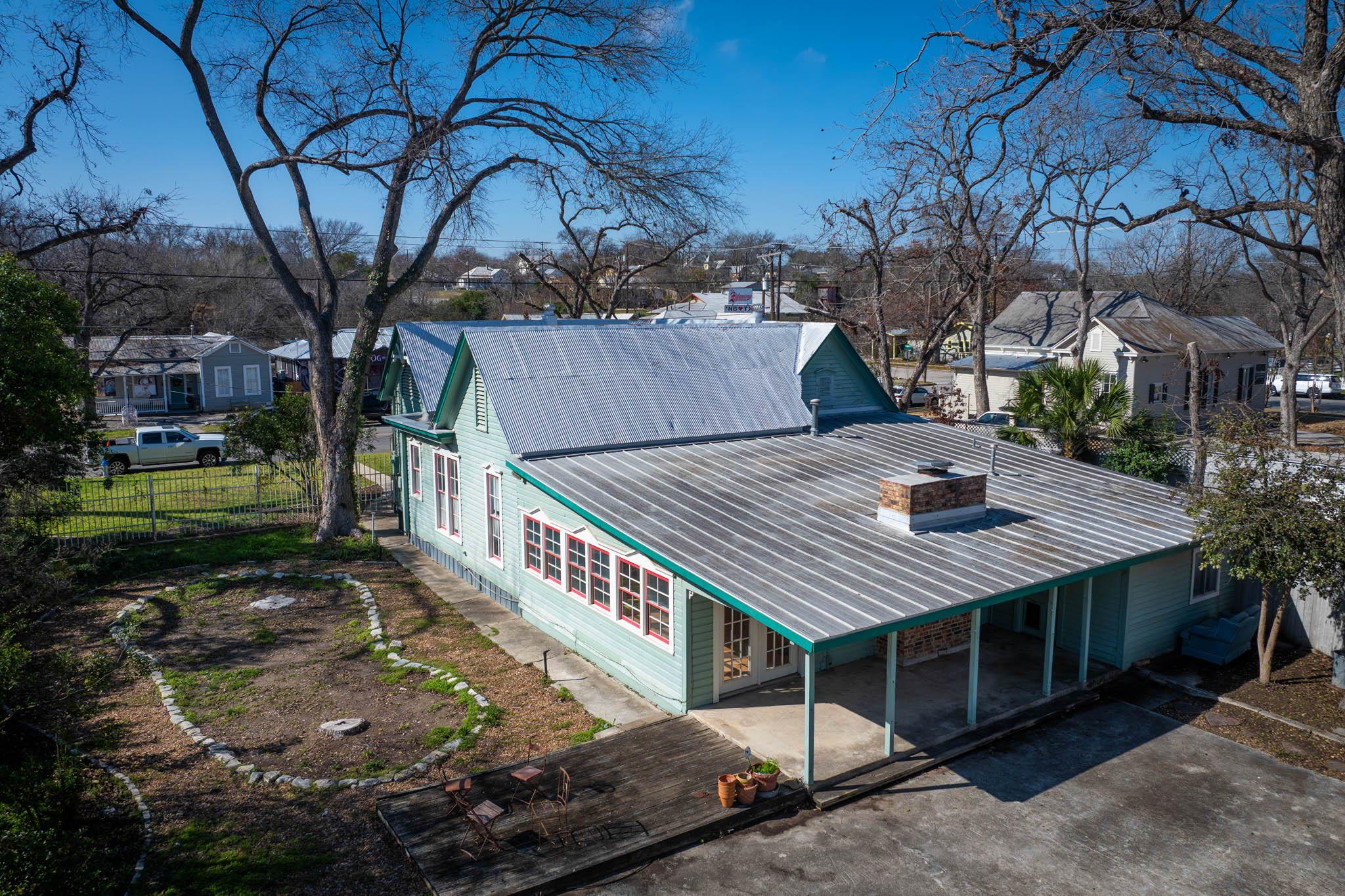 Image 37 of 40 For 633 Castell Ave