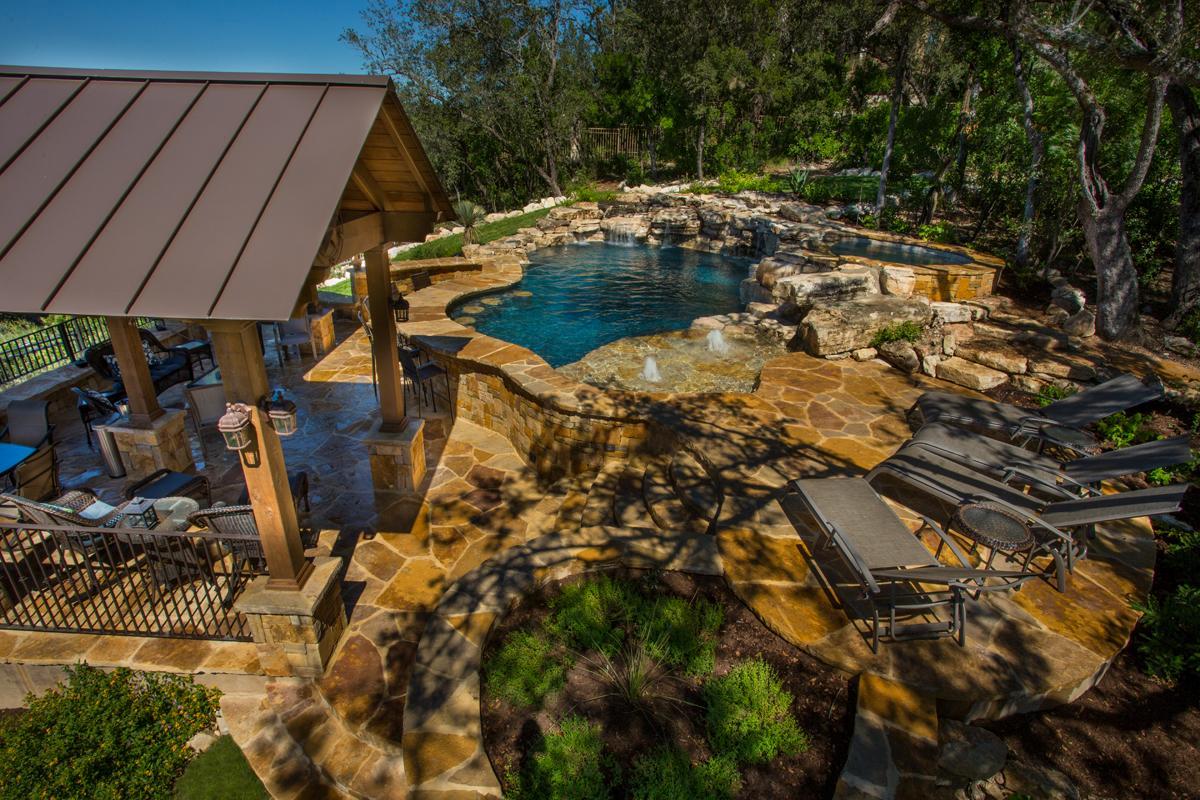 Image 10 of 40 For 986 Riverforest Dr