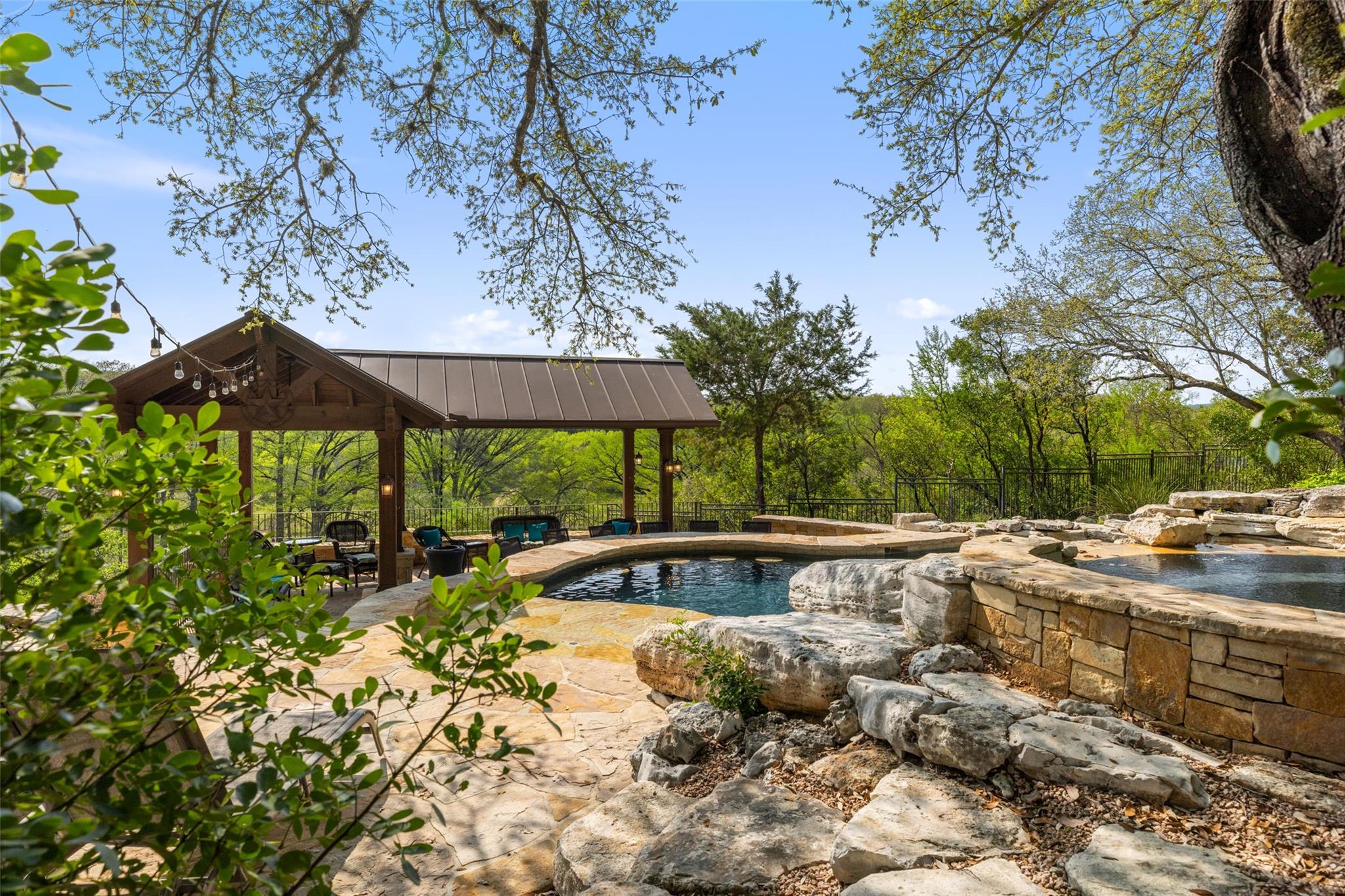 Image 11 of 40 For 986 Riverforest Dr