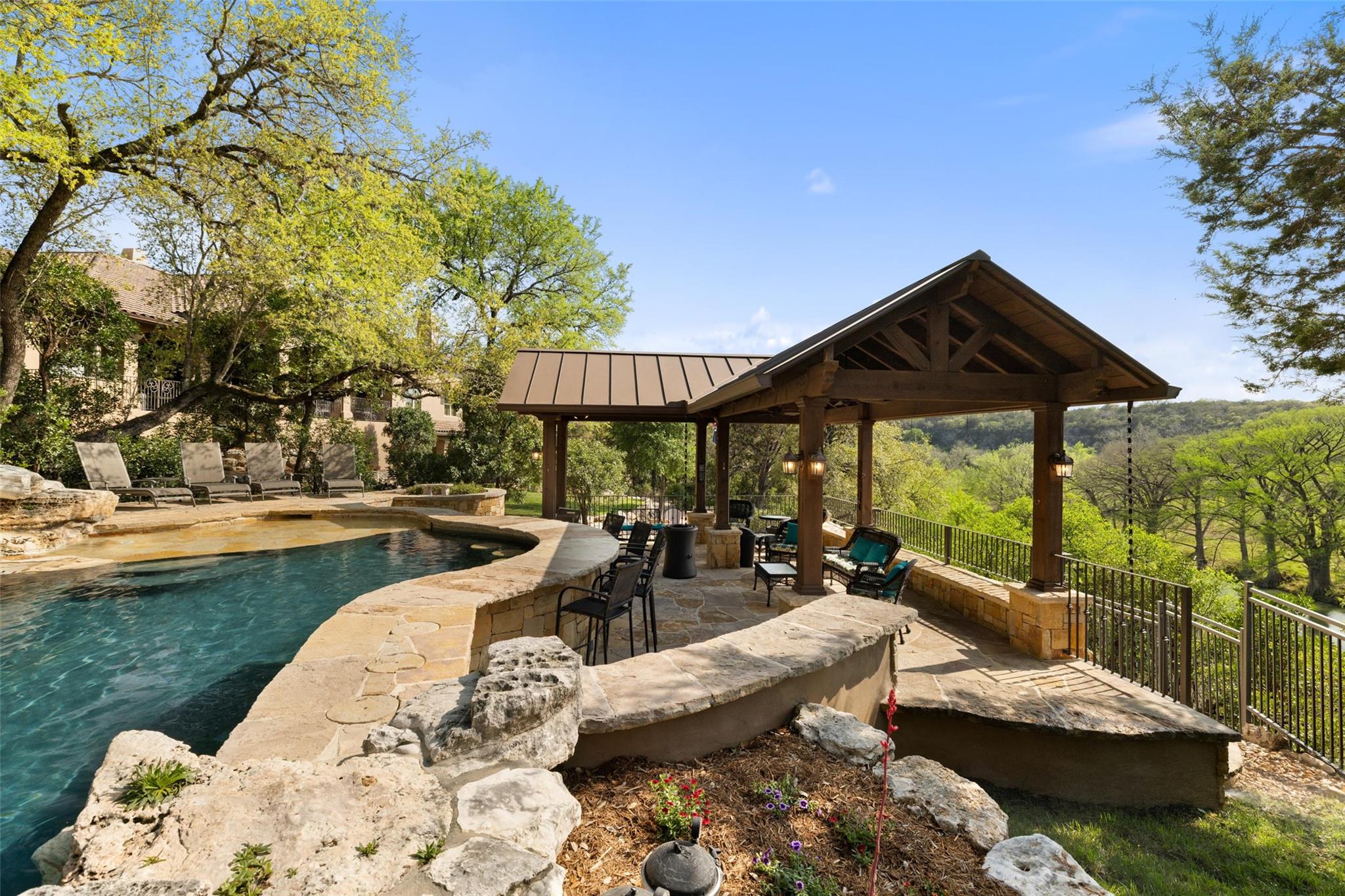 Image 17 of 40 For 986 Riverforest Dr