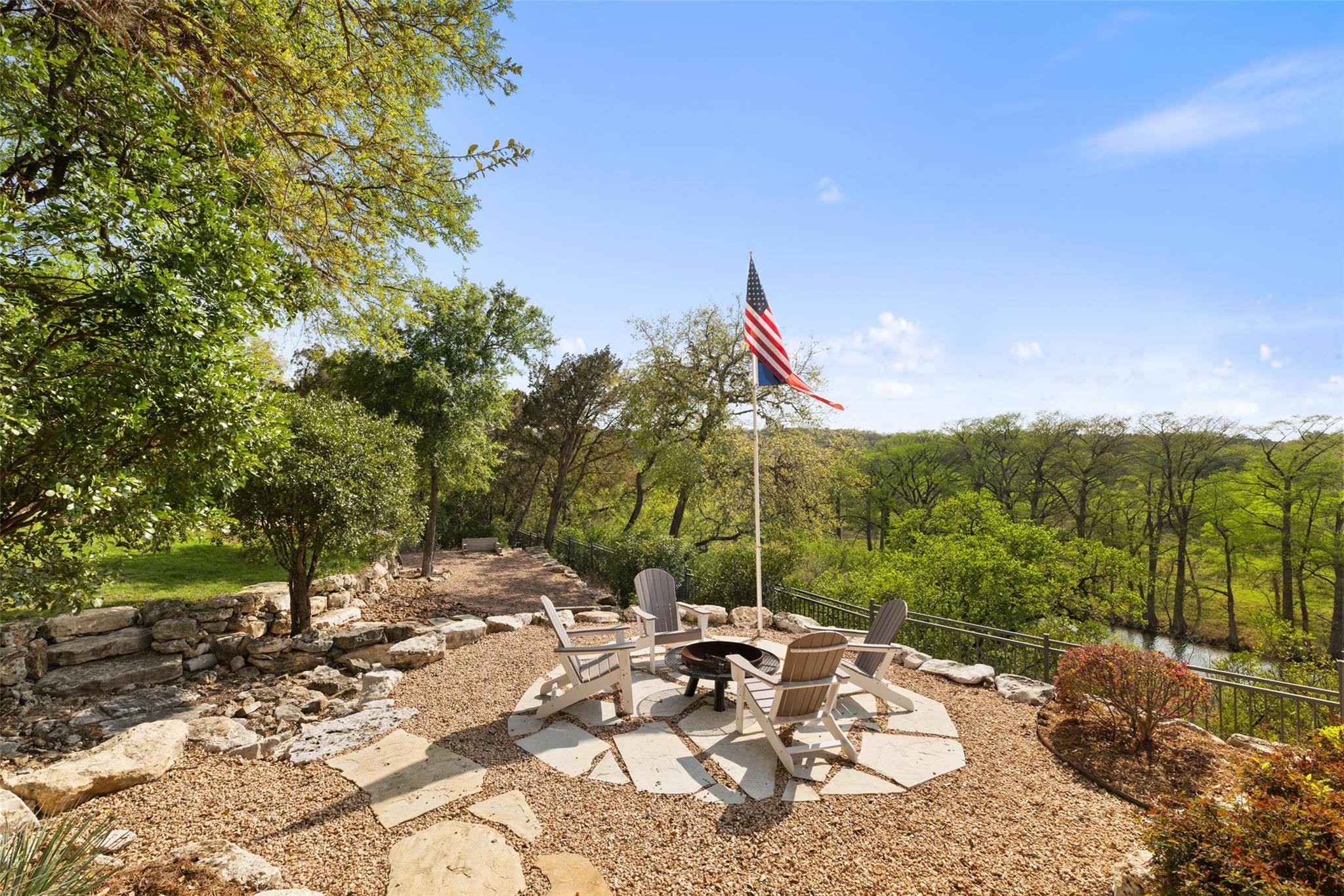Image 18 of 40 For 986 Riverforest Dr