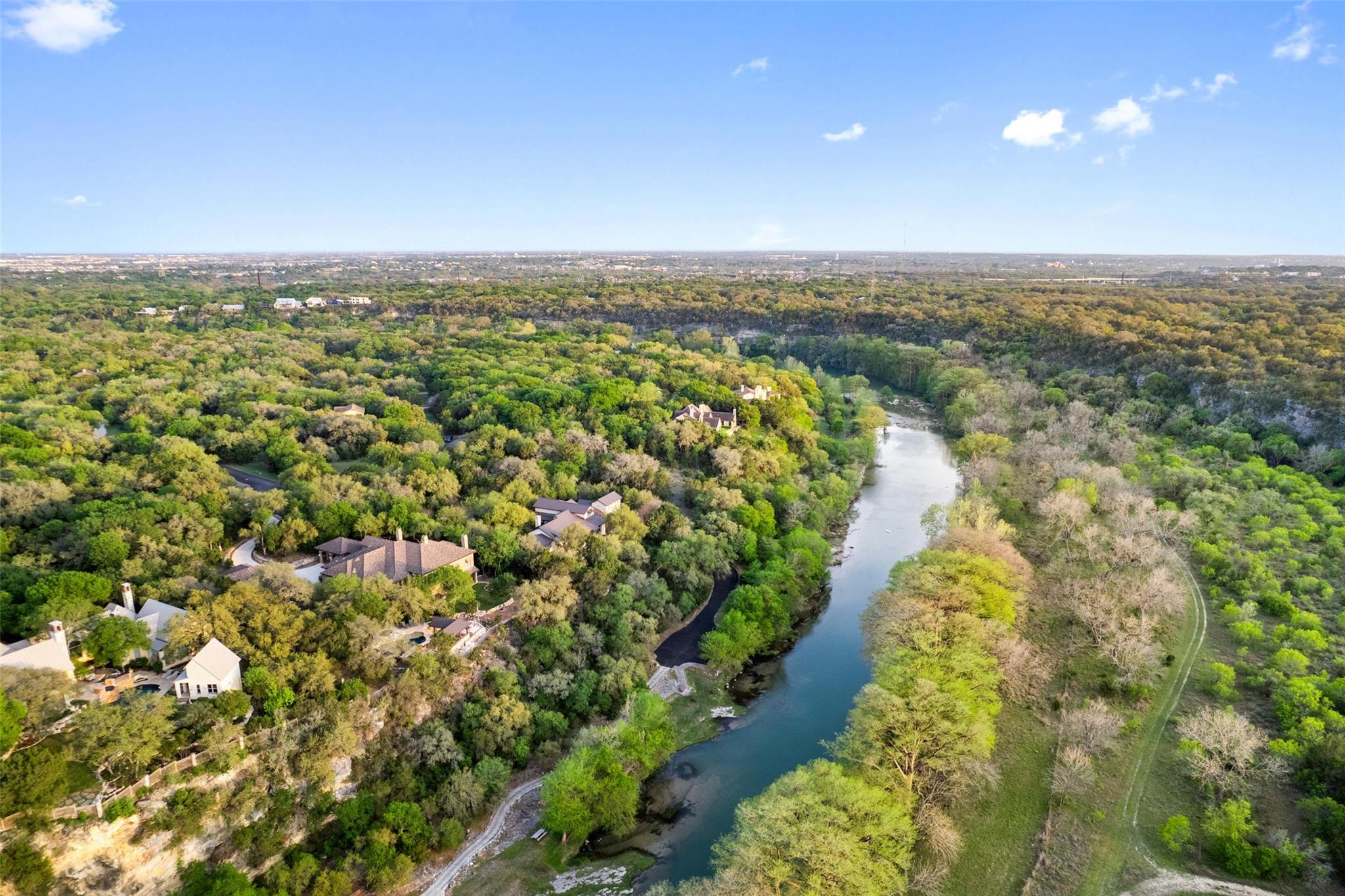 Image 2 of 40 For 986 Riverforest Dr
