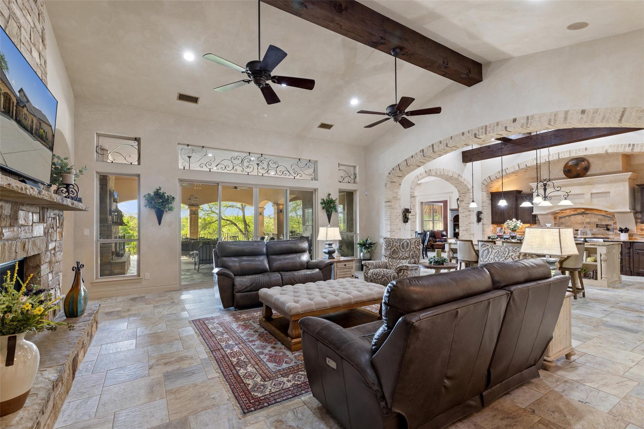 Image 21 of 40 For 986 Riverforest Dr