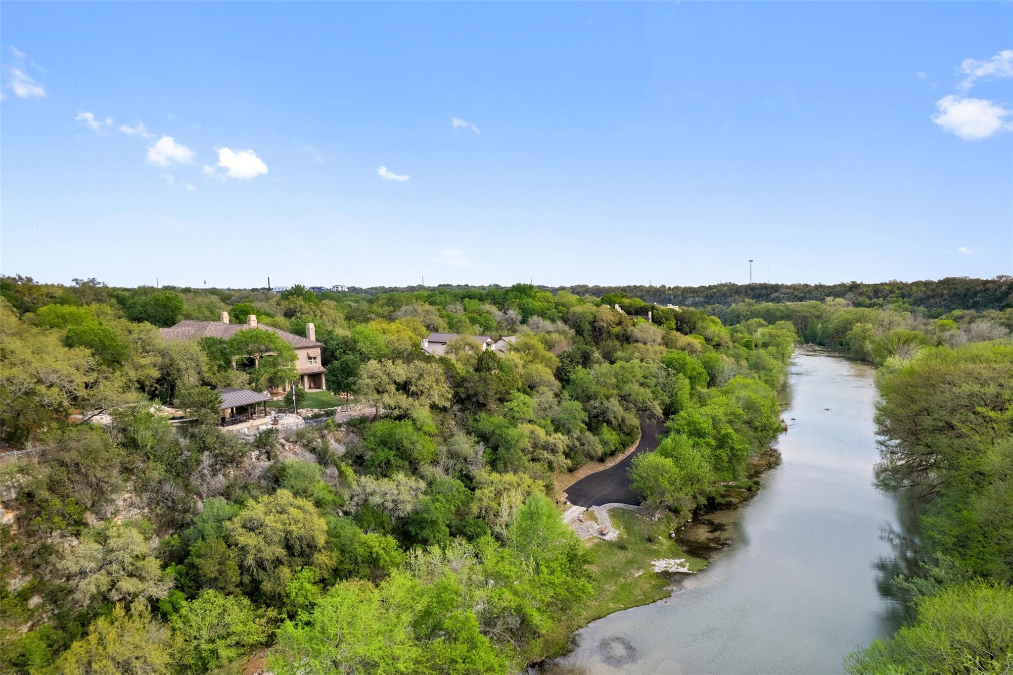 Image 3 of 40 For 986 Riverforest Dr