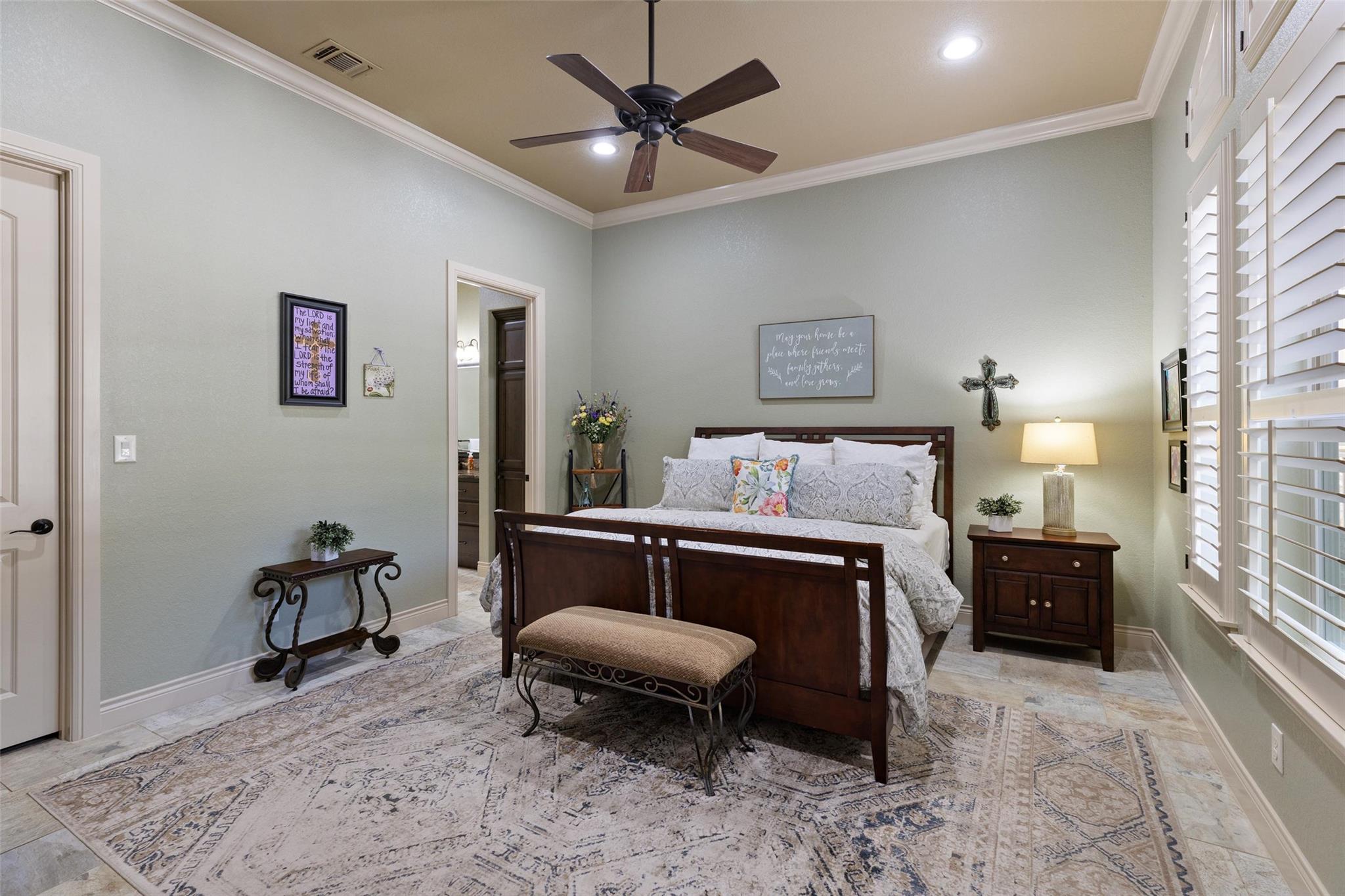 Image 32 of 40 For 986 Riverforest Dr