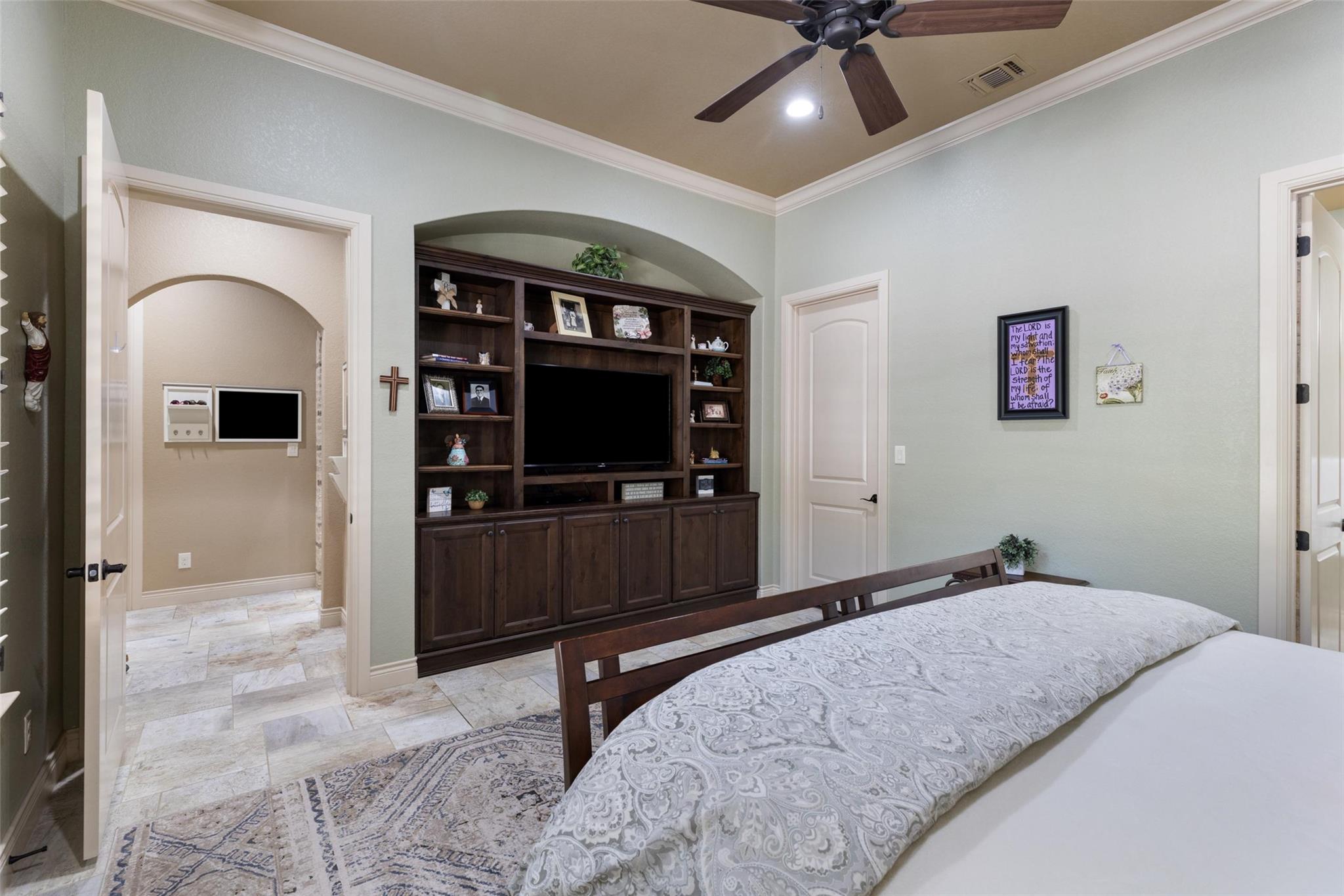Image 33 of 40 For 986 Riverforest Dr