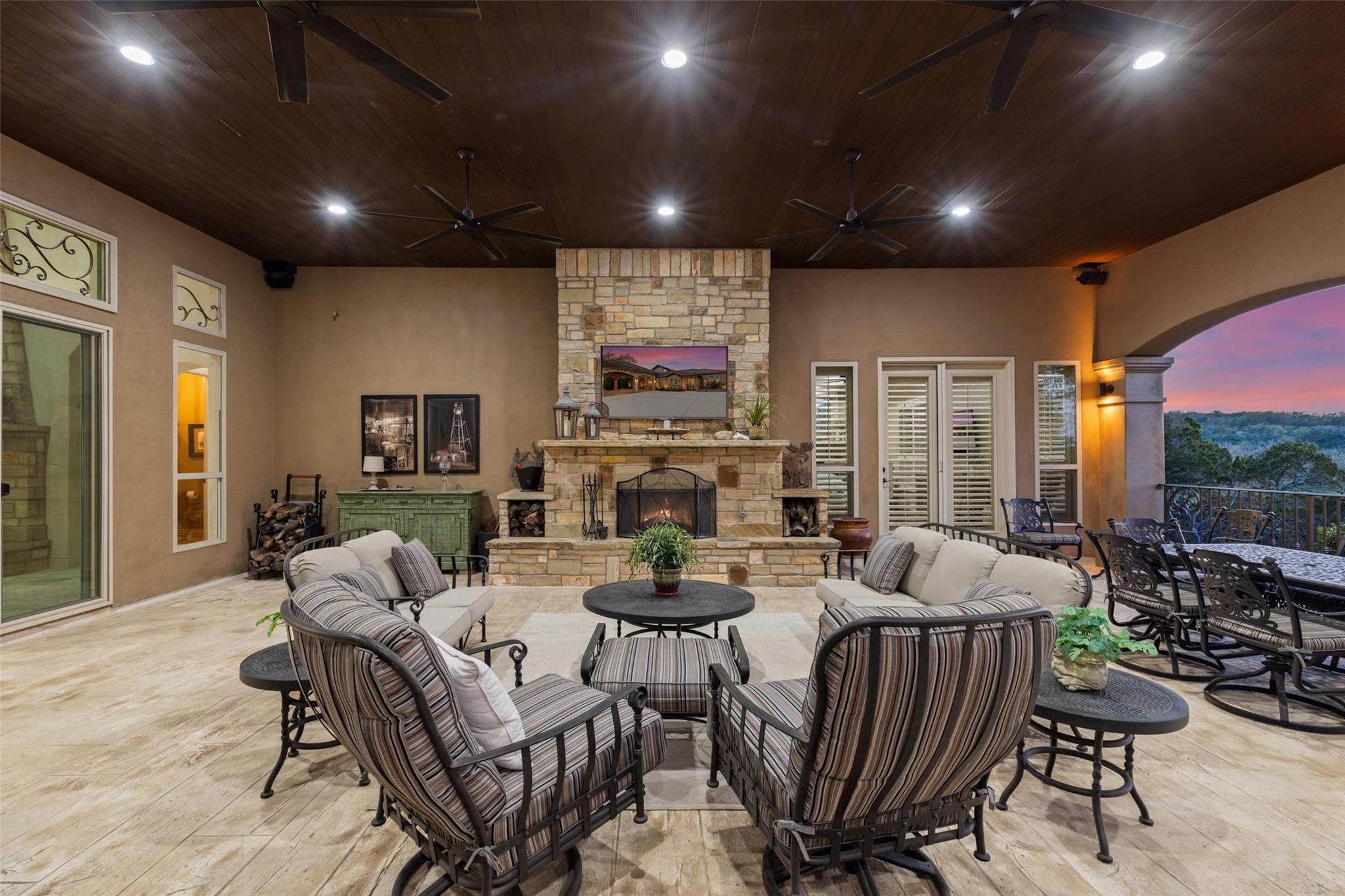 Image 38 of 40 For 986 Riverforest Dr