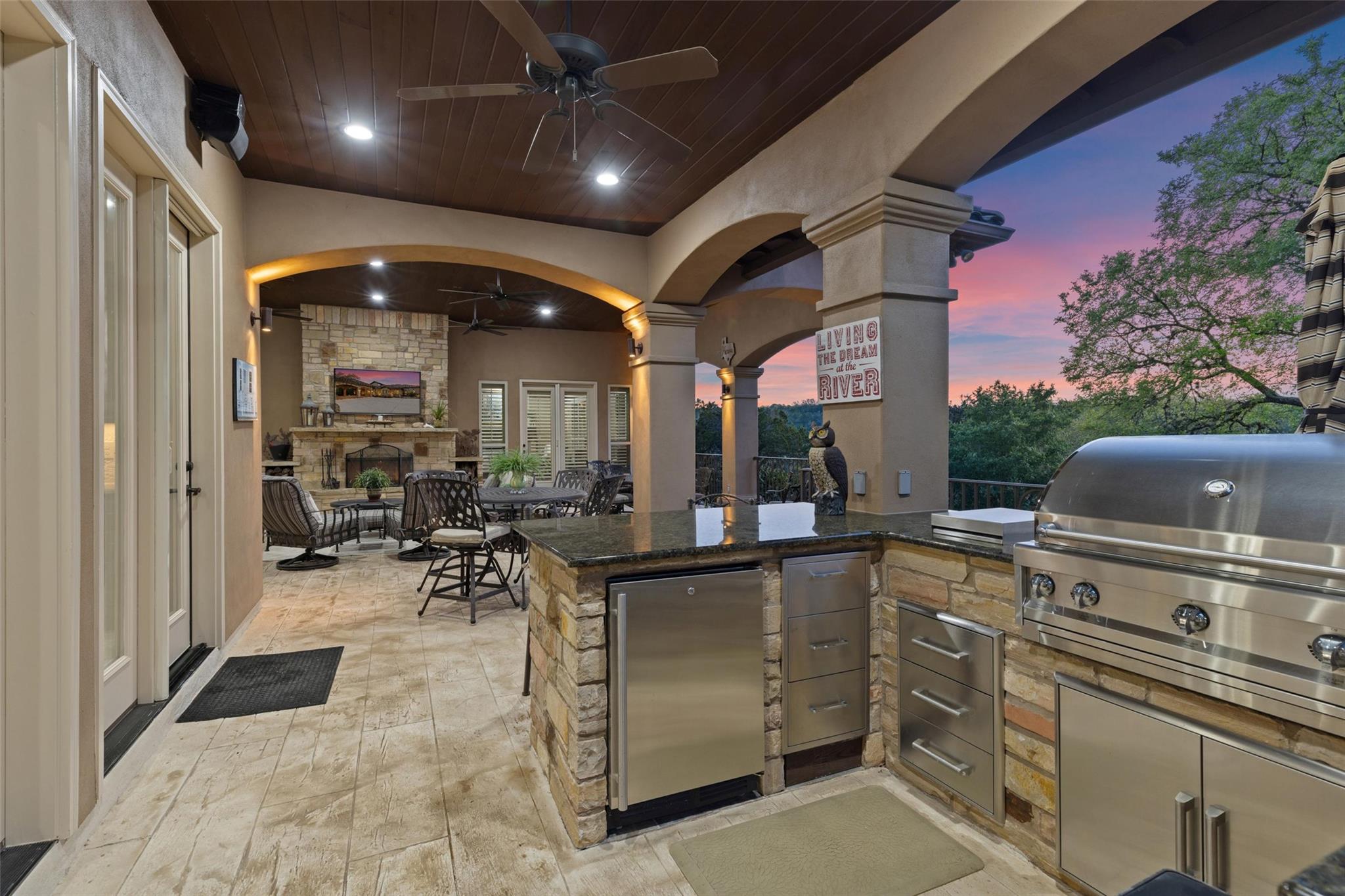 Image 39 of 40 For 986 Riverforest Dr