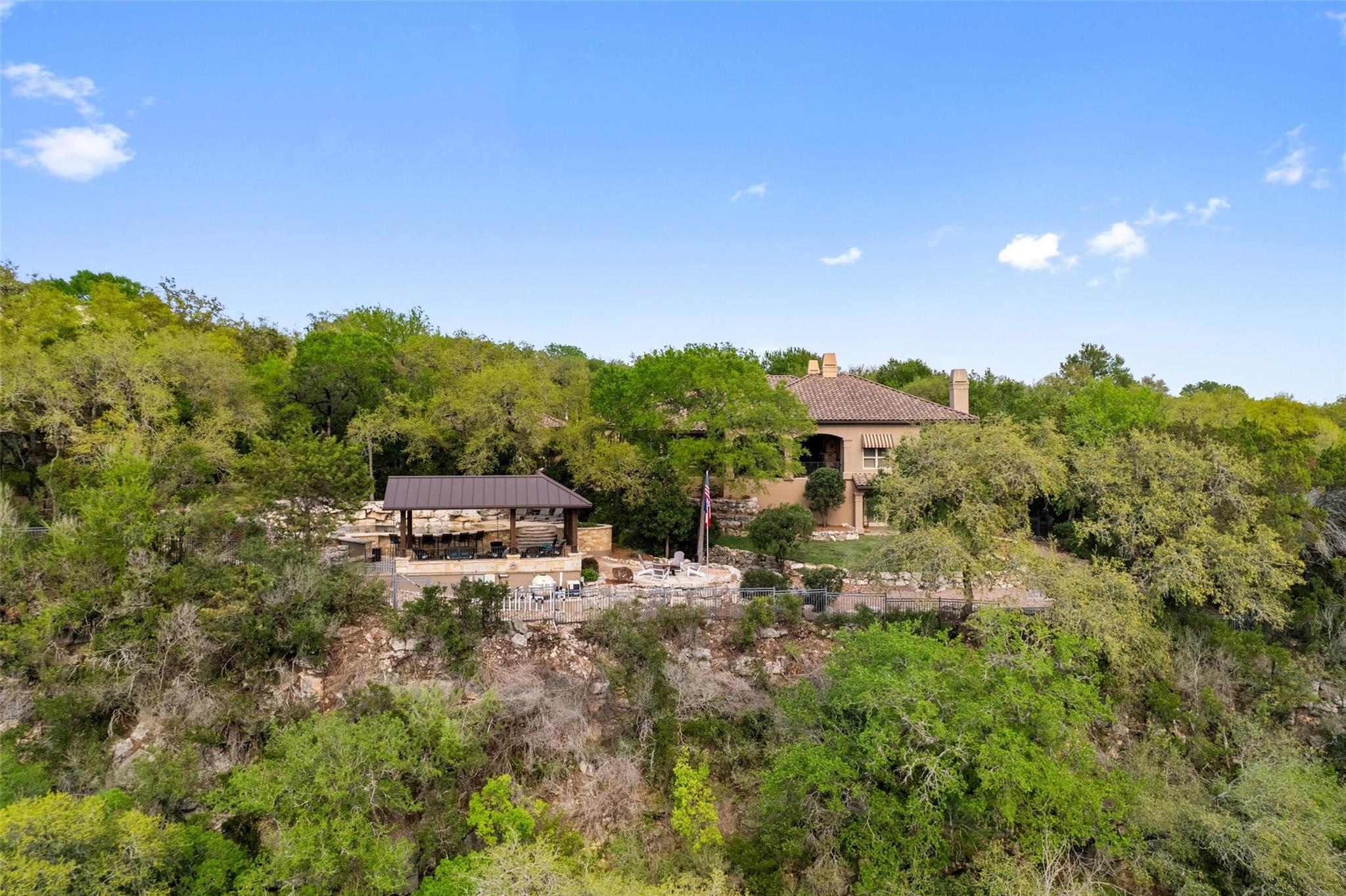 Image 4 of 40 For 986 Riverforest Dr