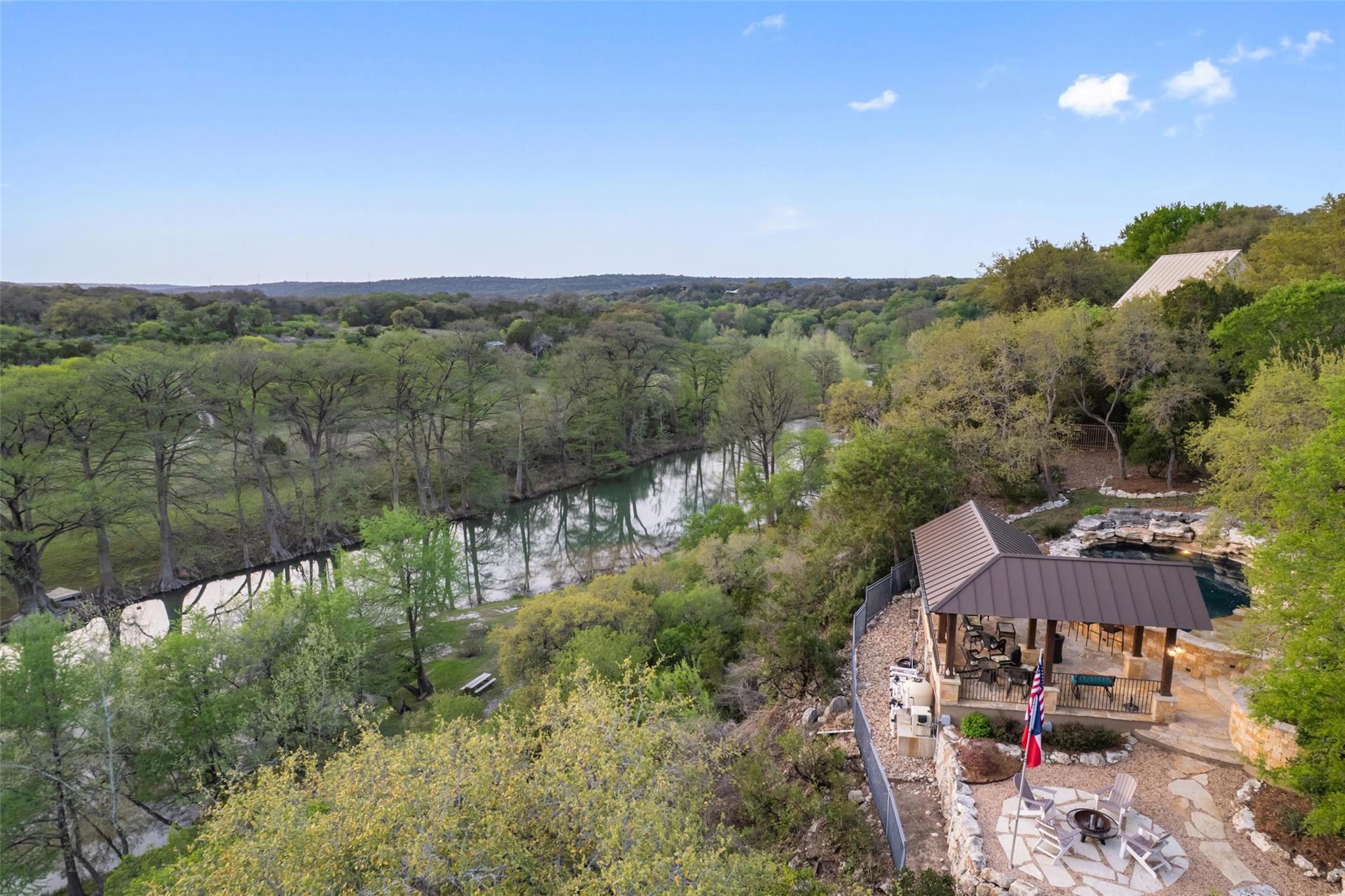 Image 5 of 40 For 986 Riverforest Dr