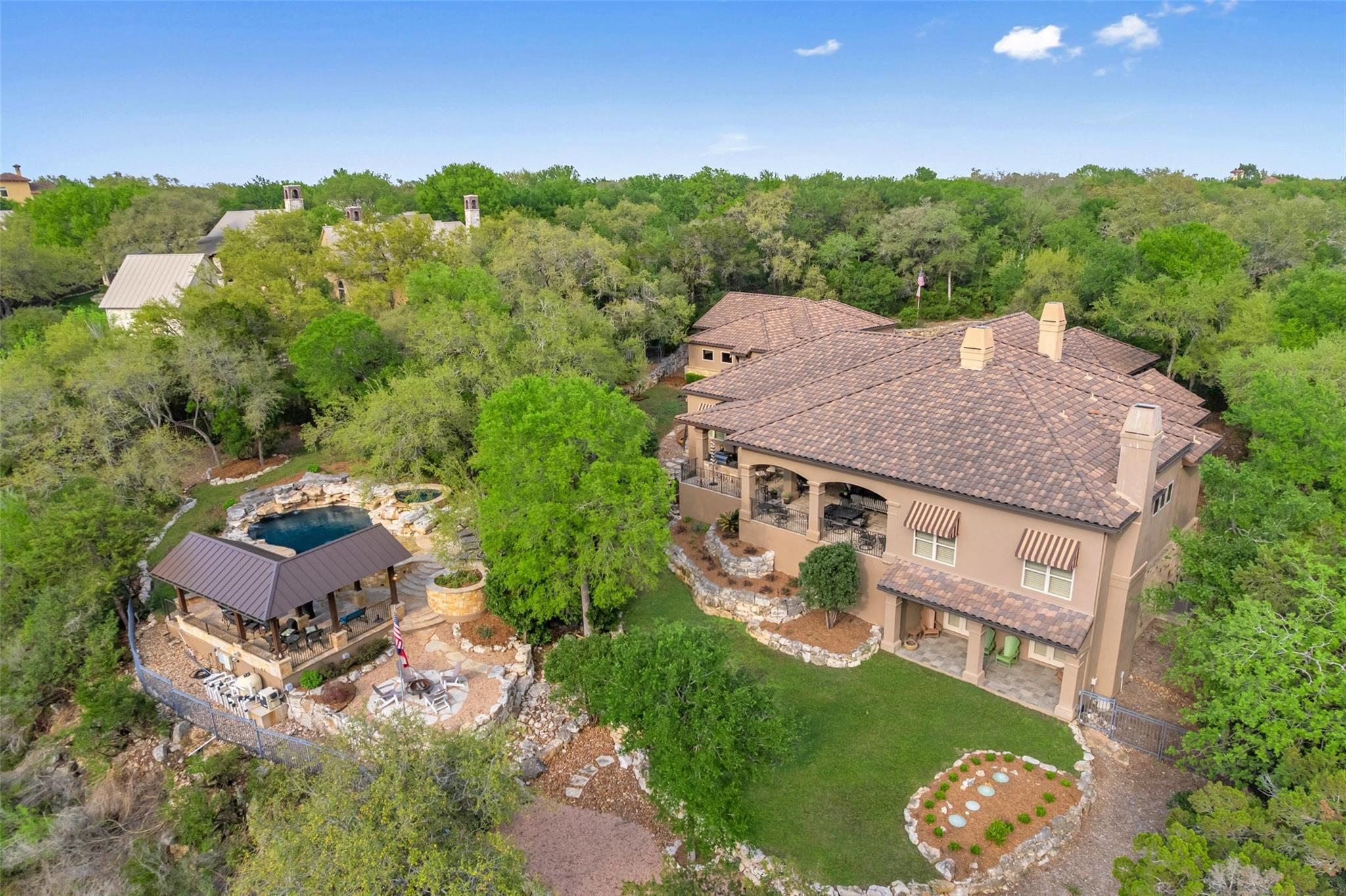 Image 6 of 40 For 986 Riverforest Dr