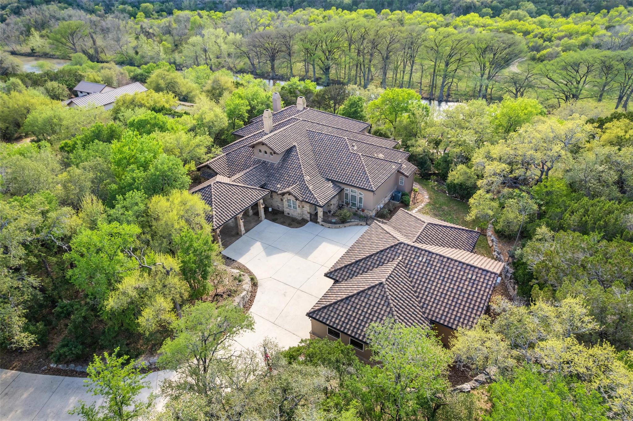 Image 7 of 40 For 986 Riverforest Dr