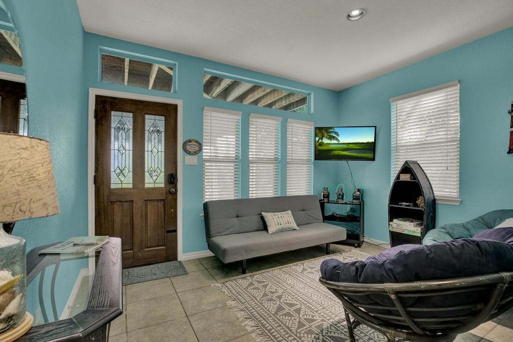 Image 3 of 37 For 2720 Westview Dr