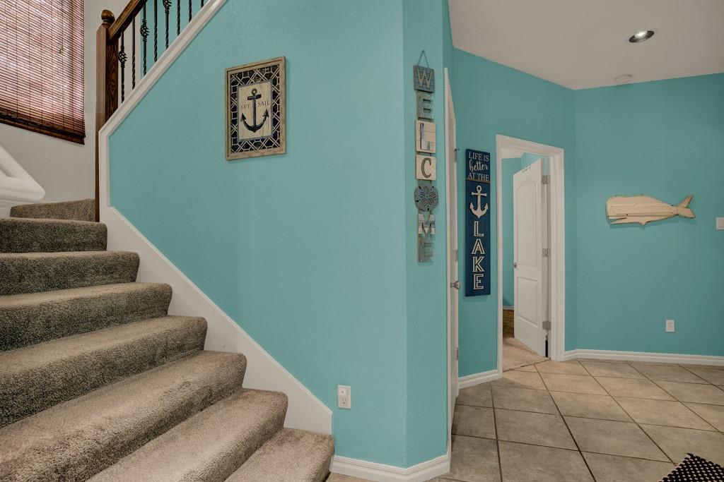 Image 5 of 37 For 2720 Westview Dr