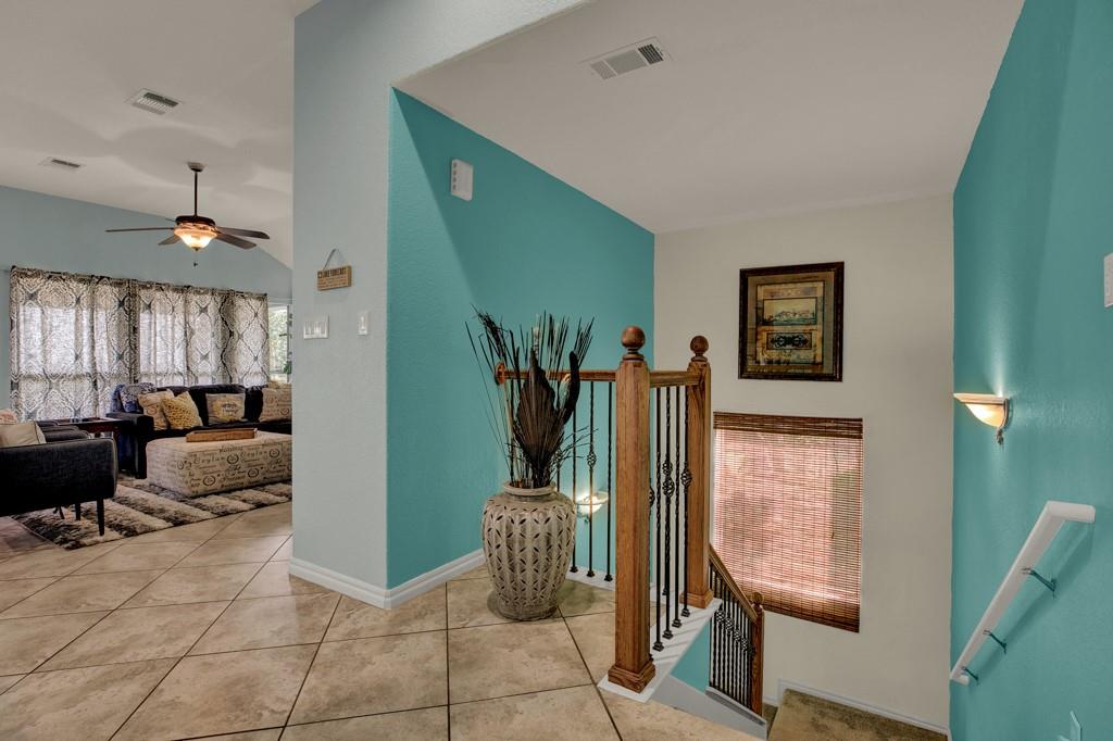 Image 9 of 37 For 2720 Westview Dr