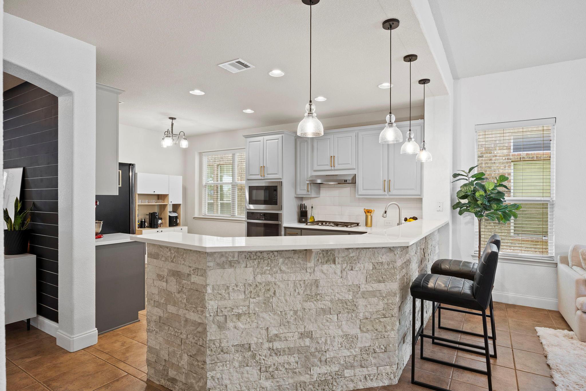 Image 16 of 38 For 401 Wiltshire Dr