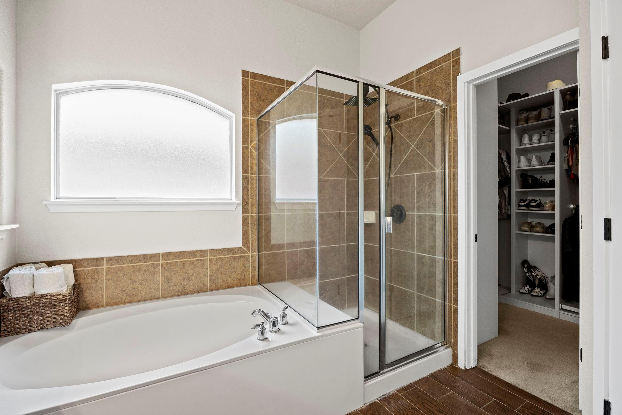 Image 21 of 38 For 401 Wiltshire Dr