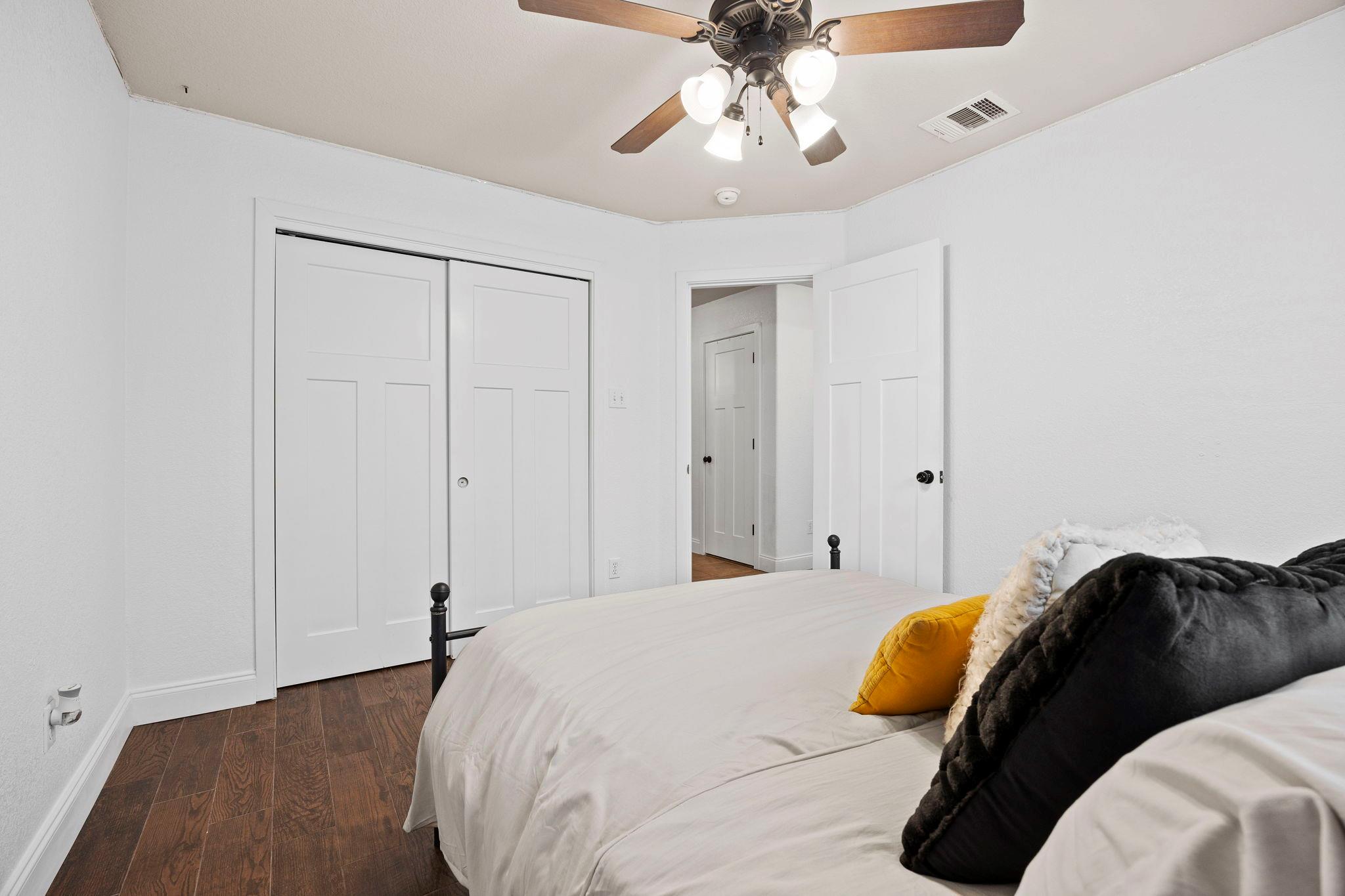 Image 24 of 38 For 401 Wiltshire Dr