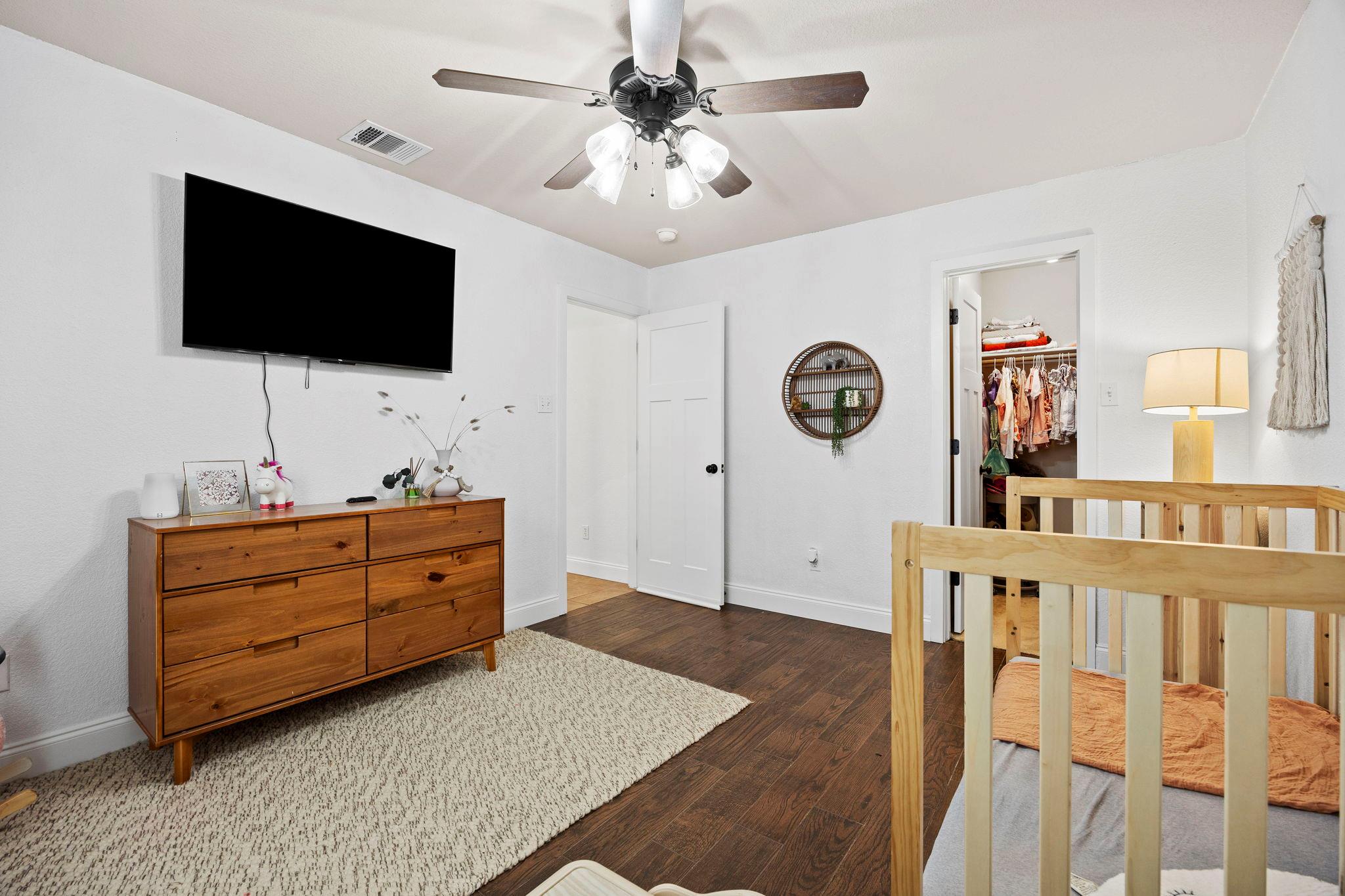 Image 27 of 38 For 401 Wiltshire Dr