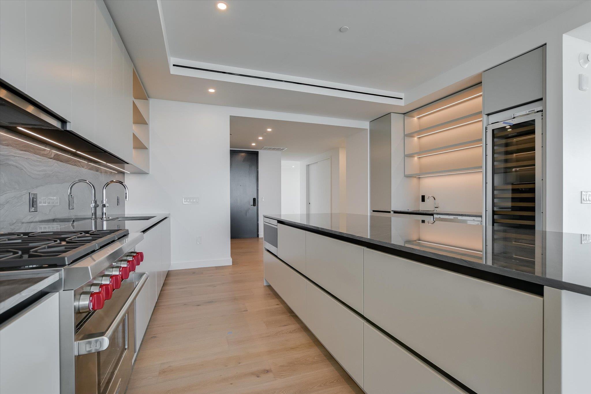 Image 14 of 40 For 610 Davis St 4903